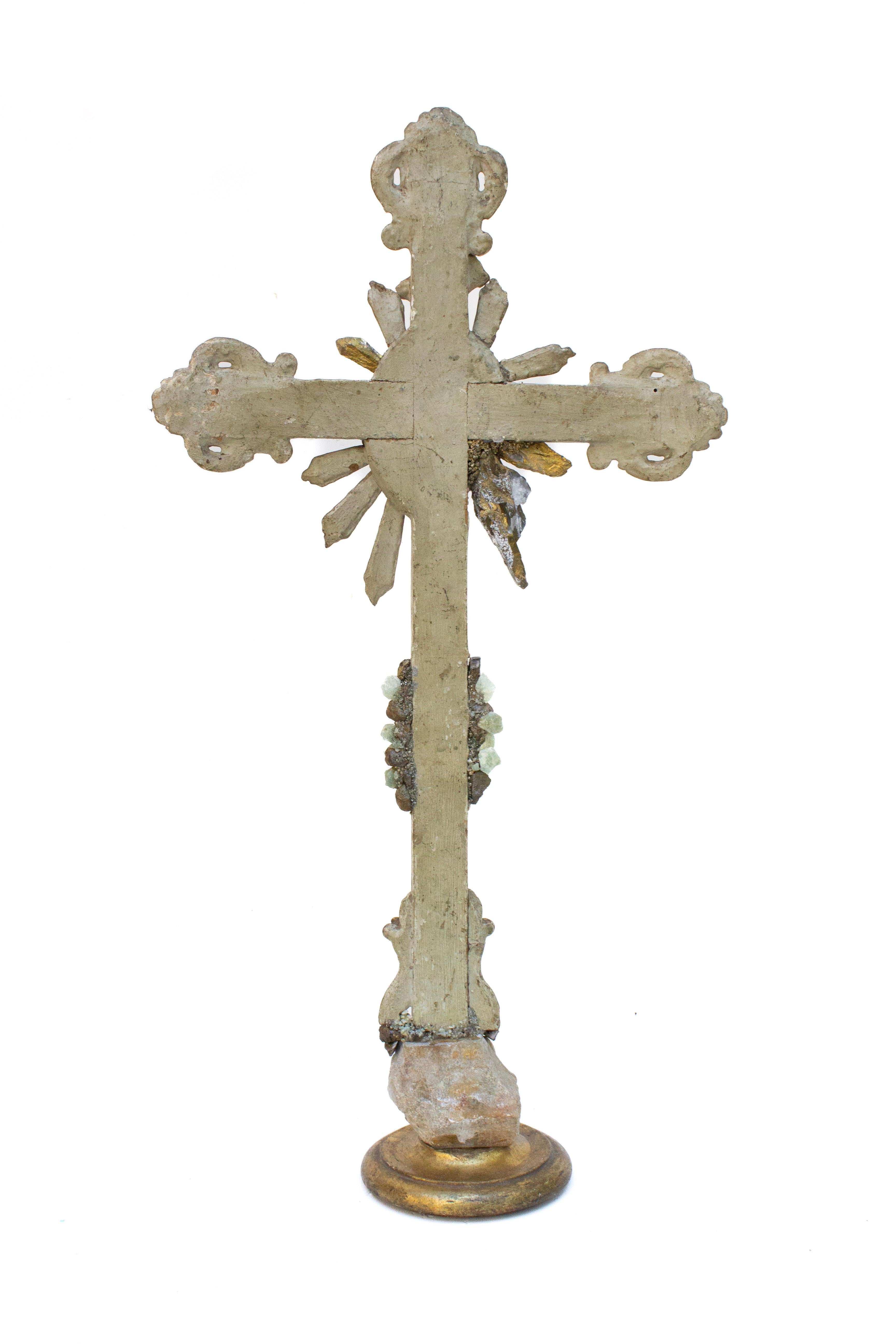Croce e braccia di Cristo dorate del XVIII secolo con acquamarina in vendita 1