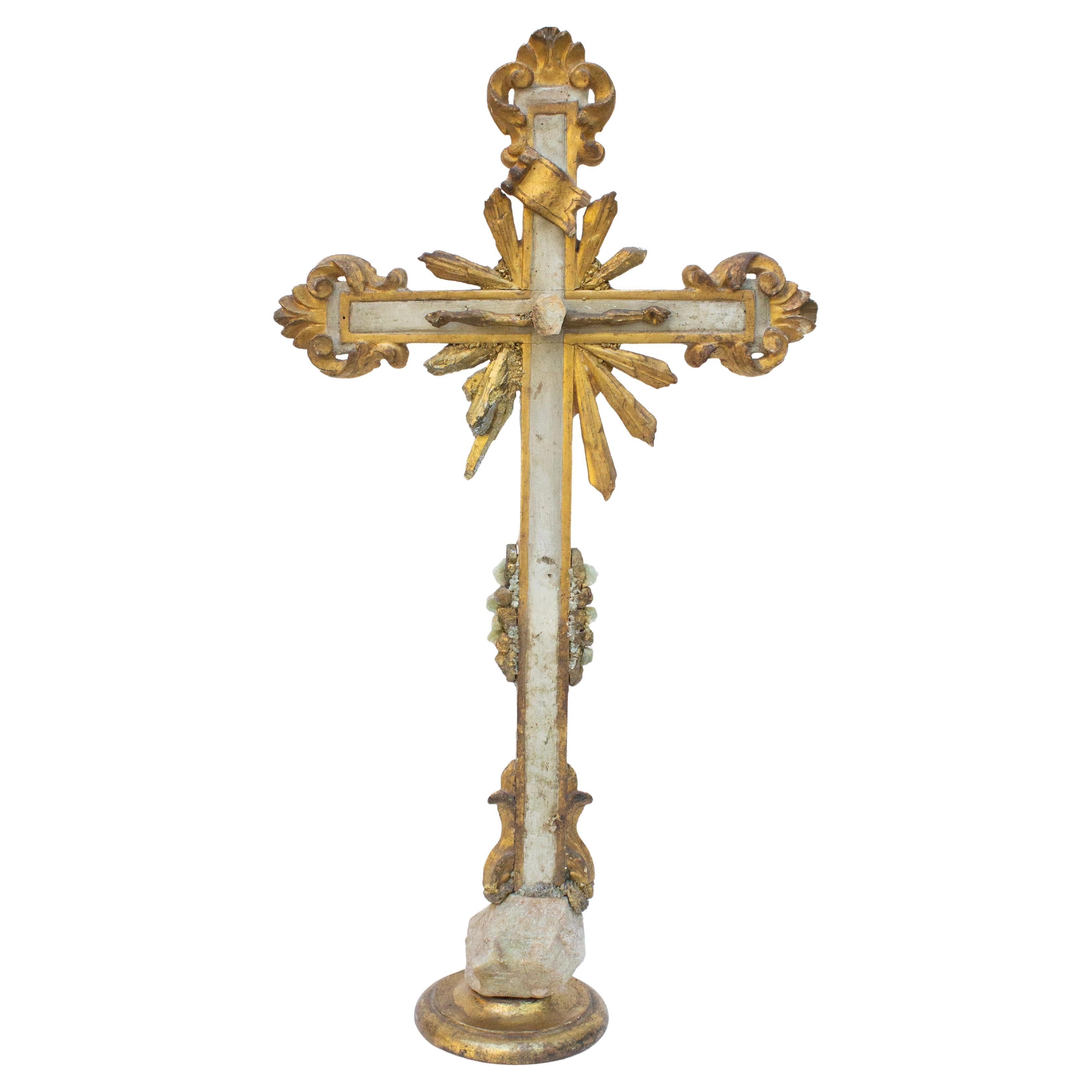 Italienisches vergoldetes Kreuz und Wappen Christi mit Aquamarin aus dem 18.