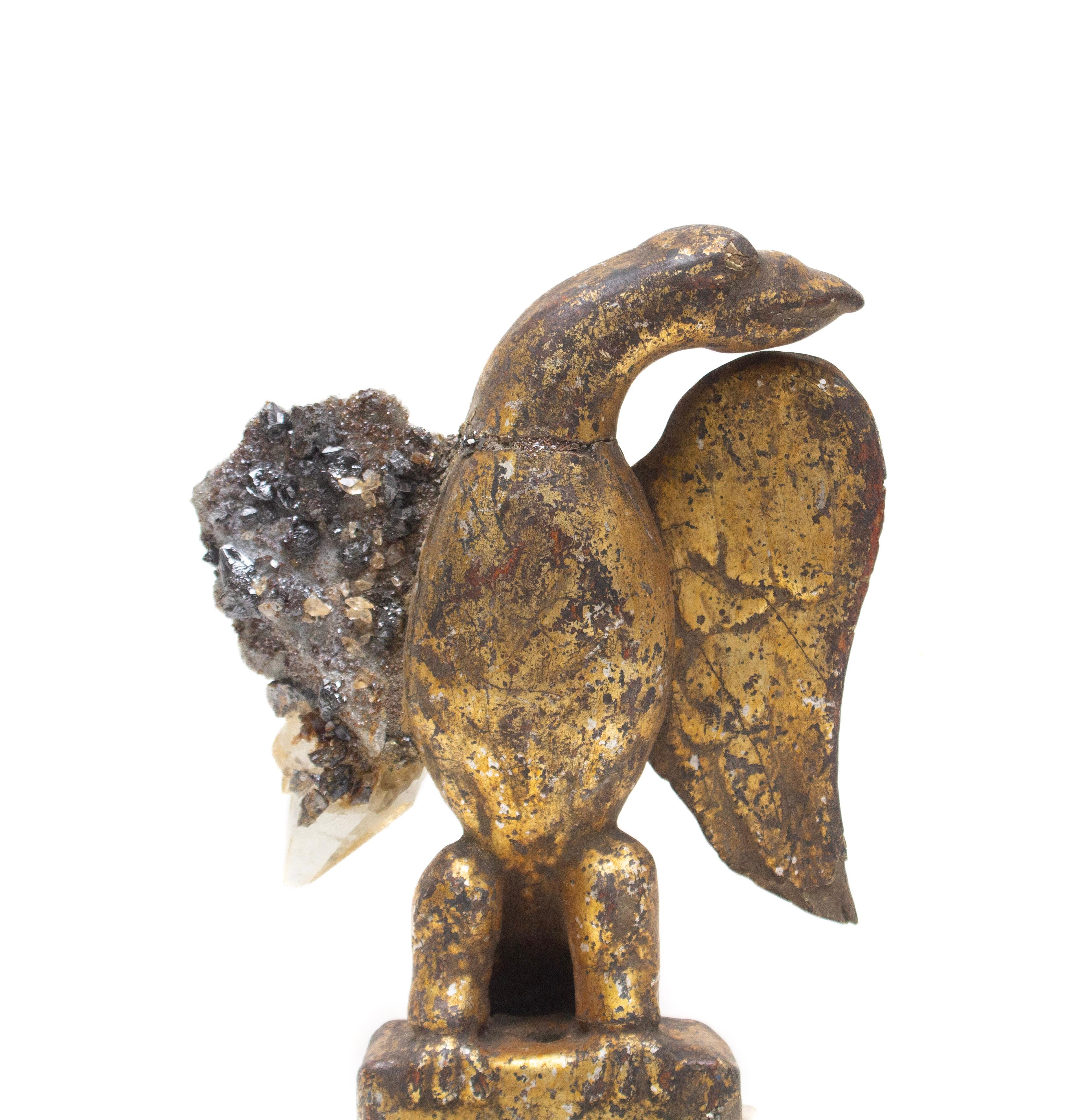 Rococò 18th Century Italian Gilded Eagle with Calcite Crystal in a Sphalerite Matrix in vendita
