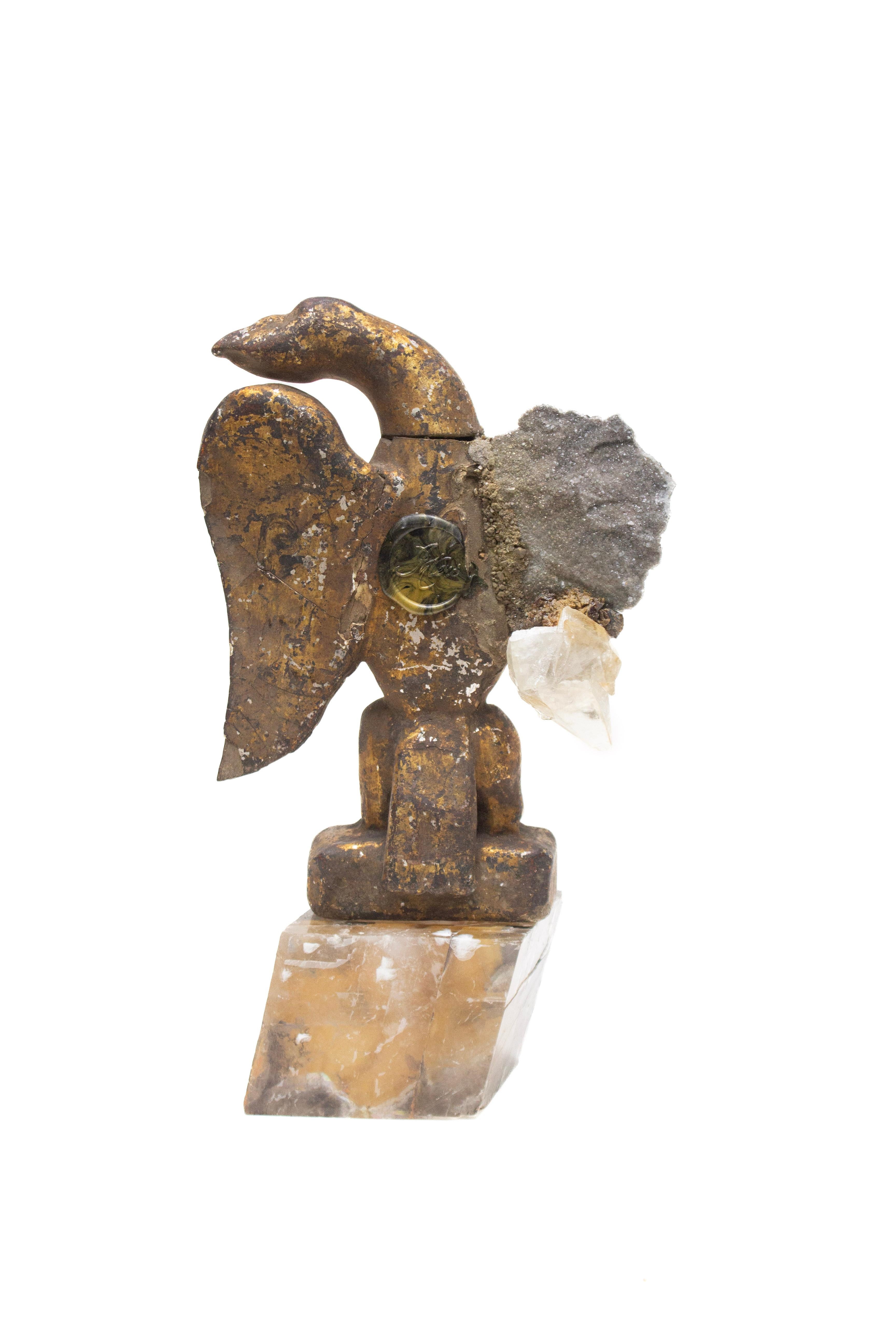 Quarzo 18th Century Italian Gilded Eagle with Calcite Crystal in a Sphalerite Matrix in vendita