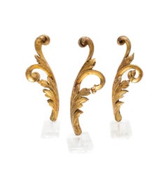 Sculpturales fragments dorés italiens du 18ème siècle sur calcite optique (groupe de 3)