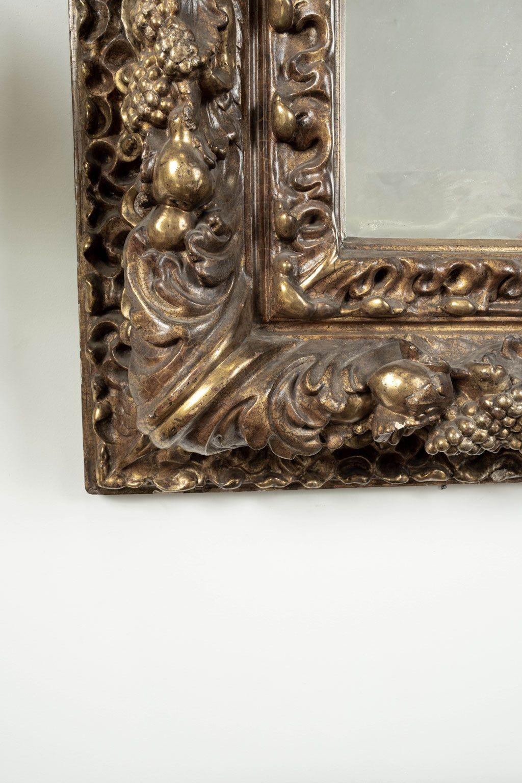Hand-carved and gilded mirror in papier-mâché depicting different fruits and leaves, from Florence, Italy. Mirror plate later.