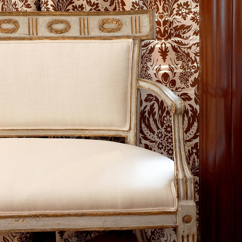 Gilt 18th Century Italian Gilded Sofa For Sale