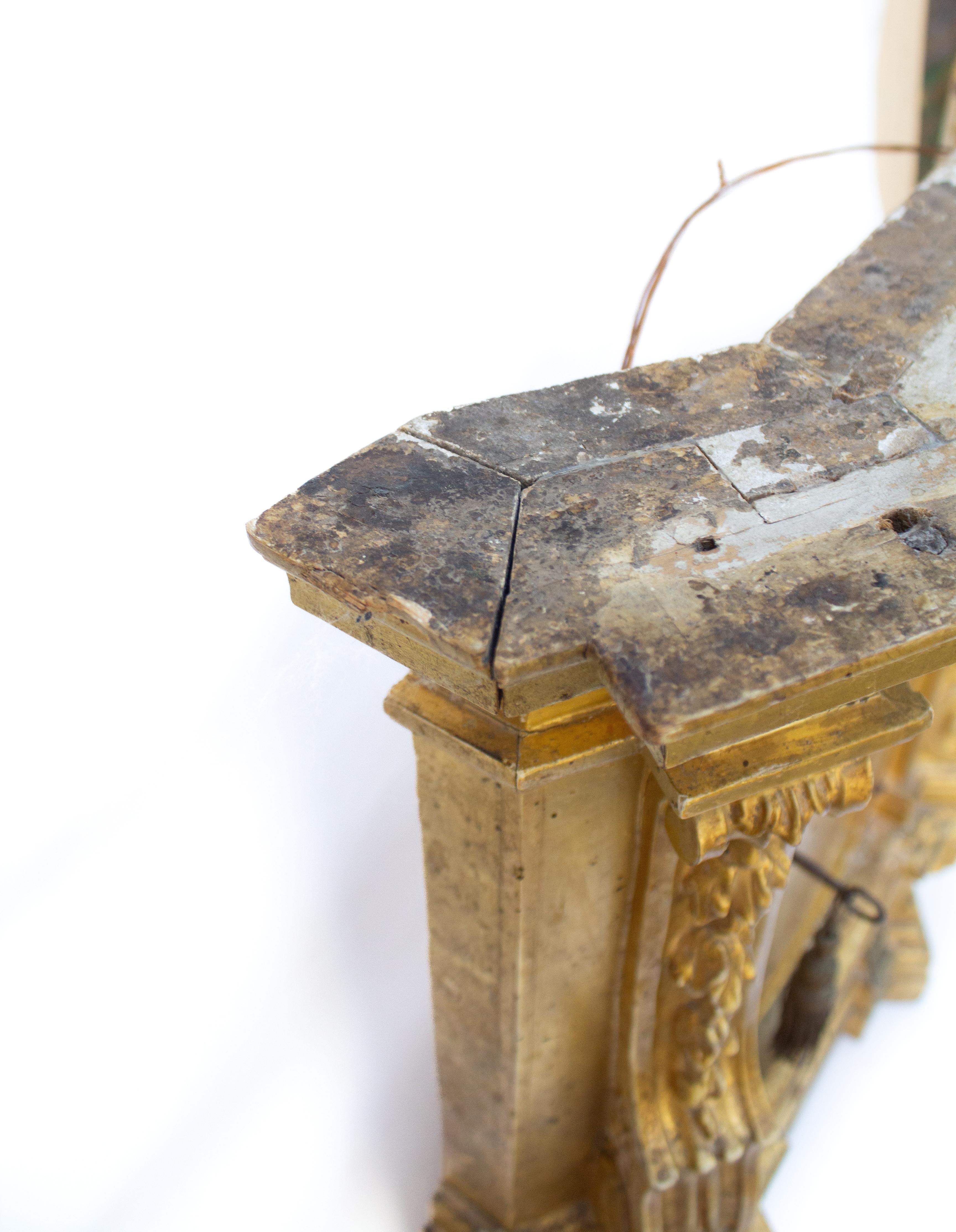 18th Century Italian Gilded Tabernacle with a Hand-Carved Chalice Fragment For Sale 8