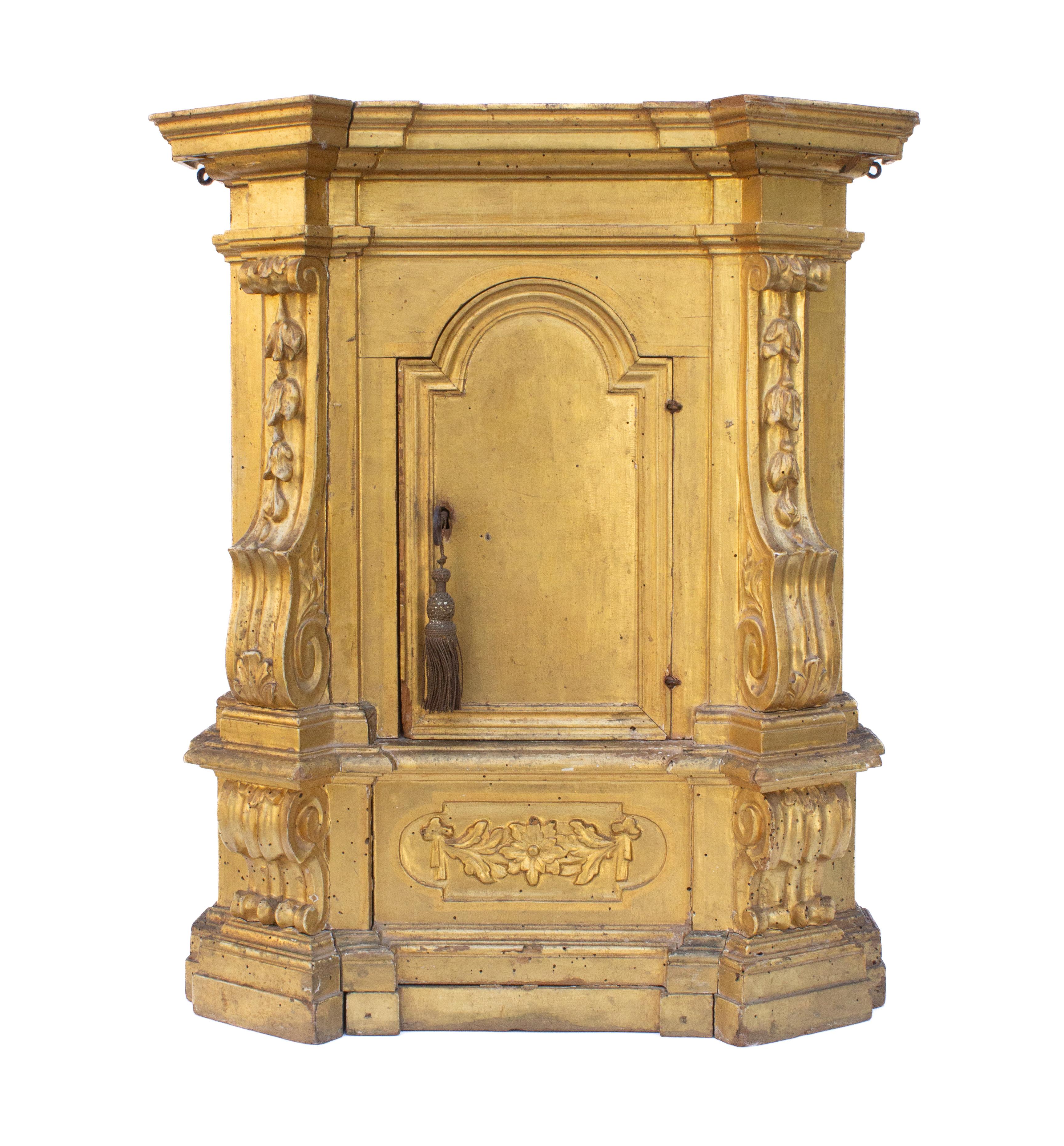 18th century Italian gilded and hand-carved tabernacle adorned with an 18th century Italian gilt chalice and Sabina Faye Braxton gaufrage fabric. This tabernacle once belonged in a historical Italian church and housed the eucharist. The word