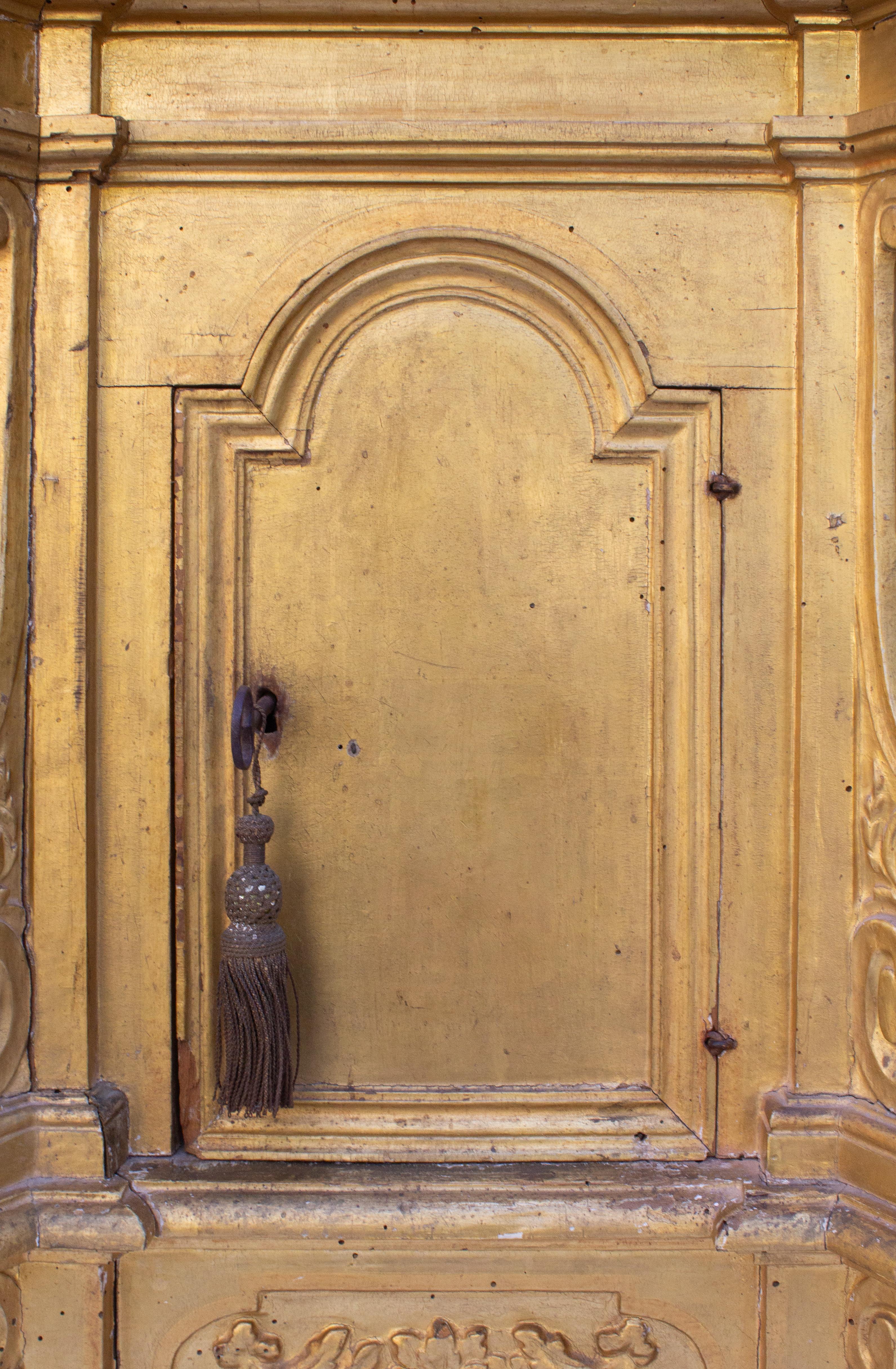 18th Century and Earlier 18th Century Italian Gilded Tabernacle with a Hand-Carved Chalice Fragment For Sale