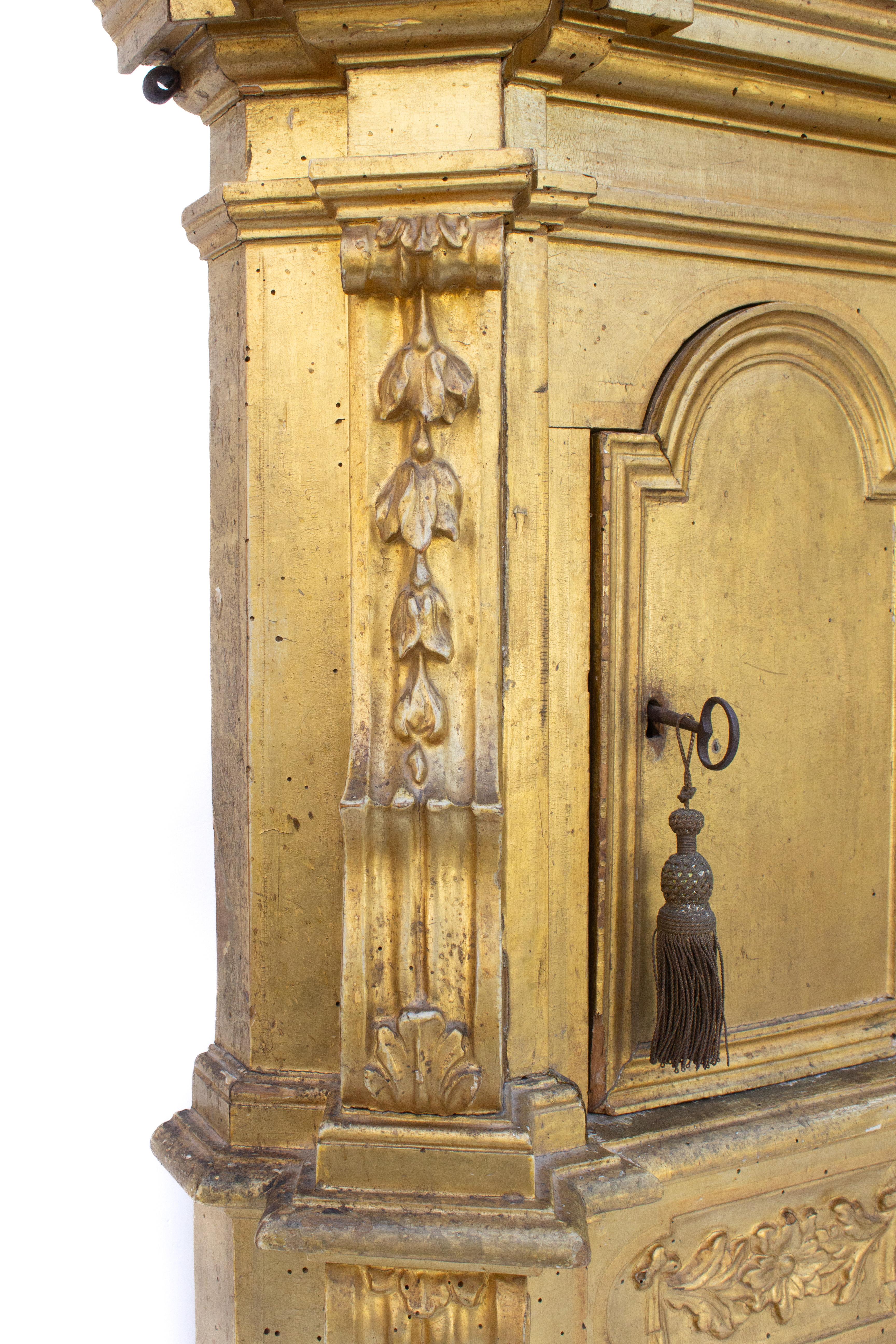 Textile 18th Century Italian Gilded Tabernacle with a Hand-Carved Chalice Fragment For Sale