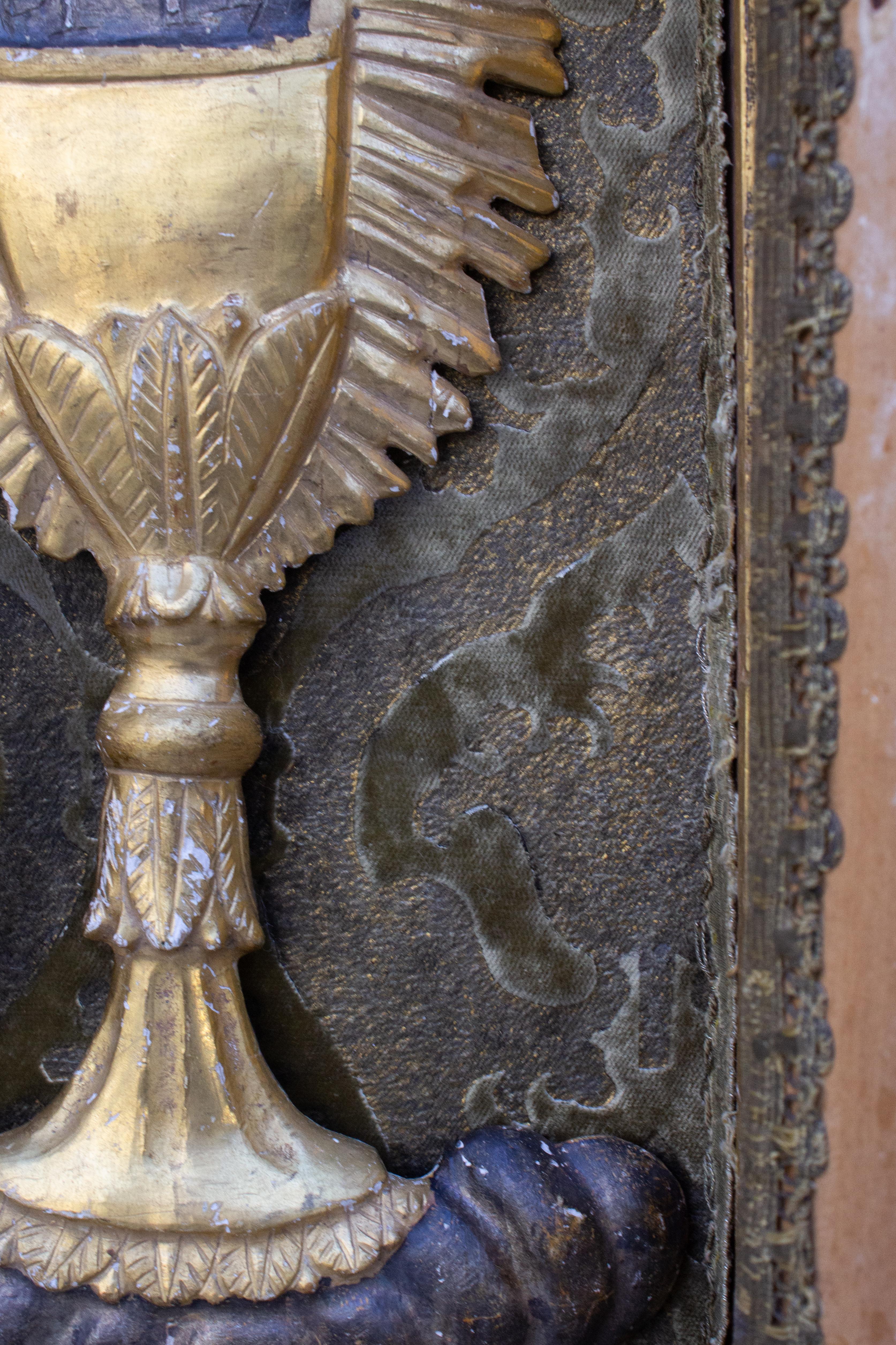18th Century Italian Gilded Tabernacle with a Hand-Carved Chalice Fragment For Sale 3