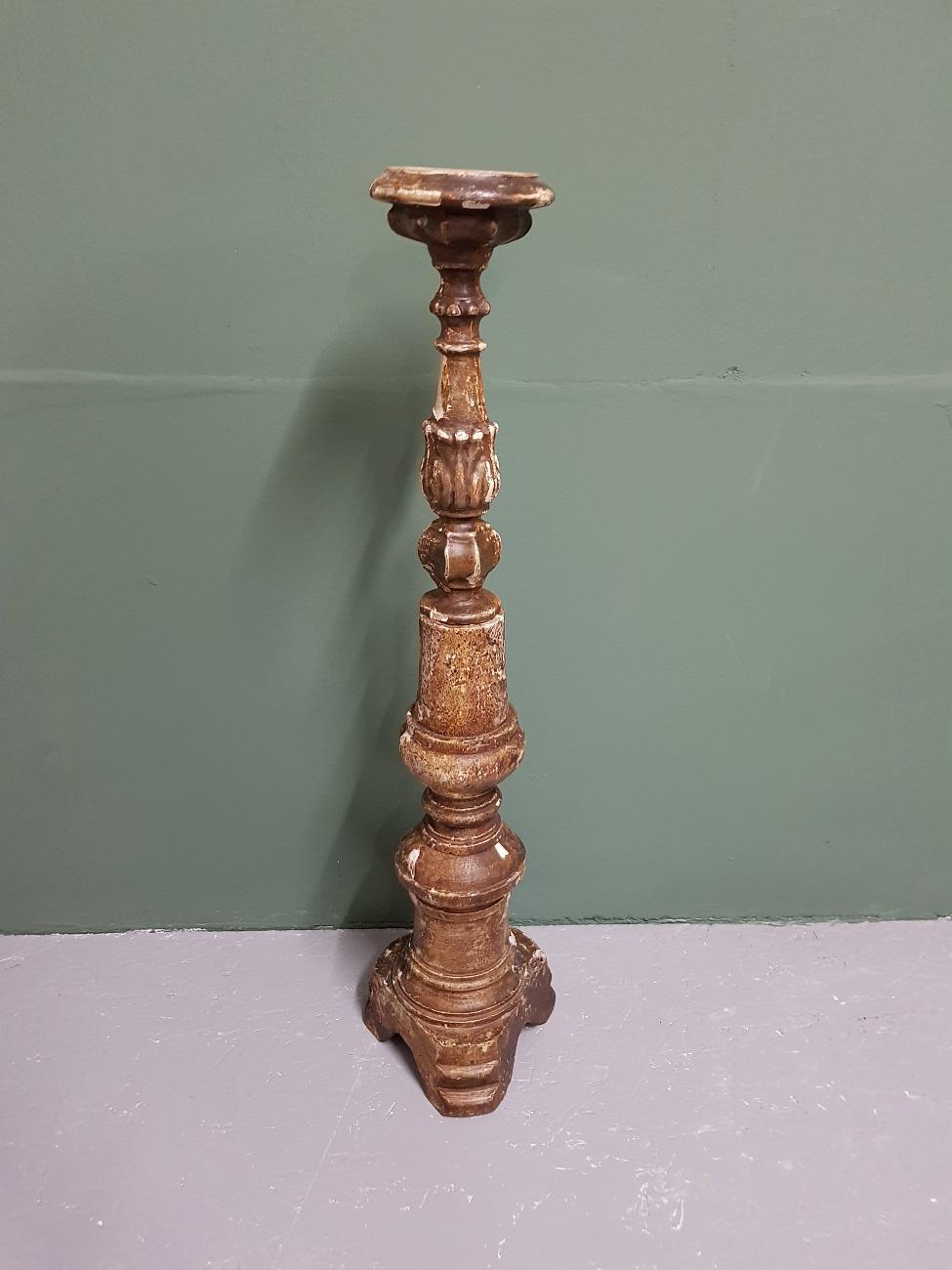 18th Century Italian Gilded Wooden Candlestick For Sale 1