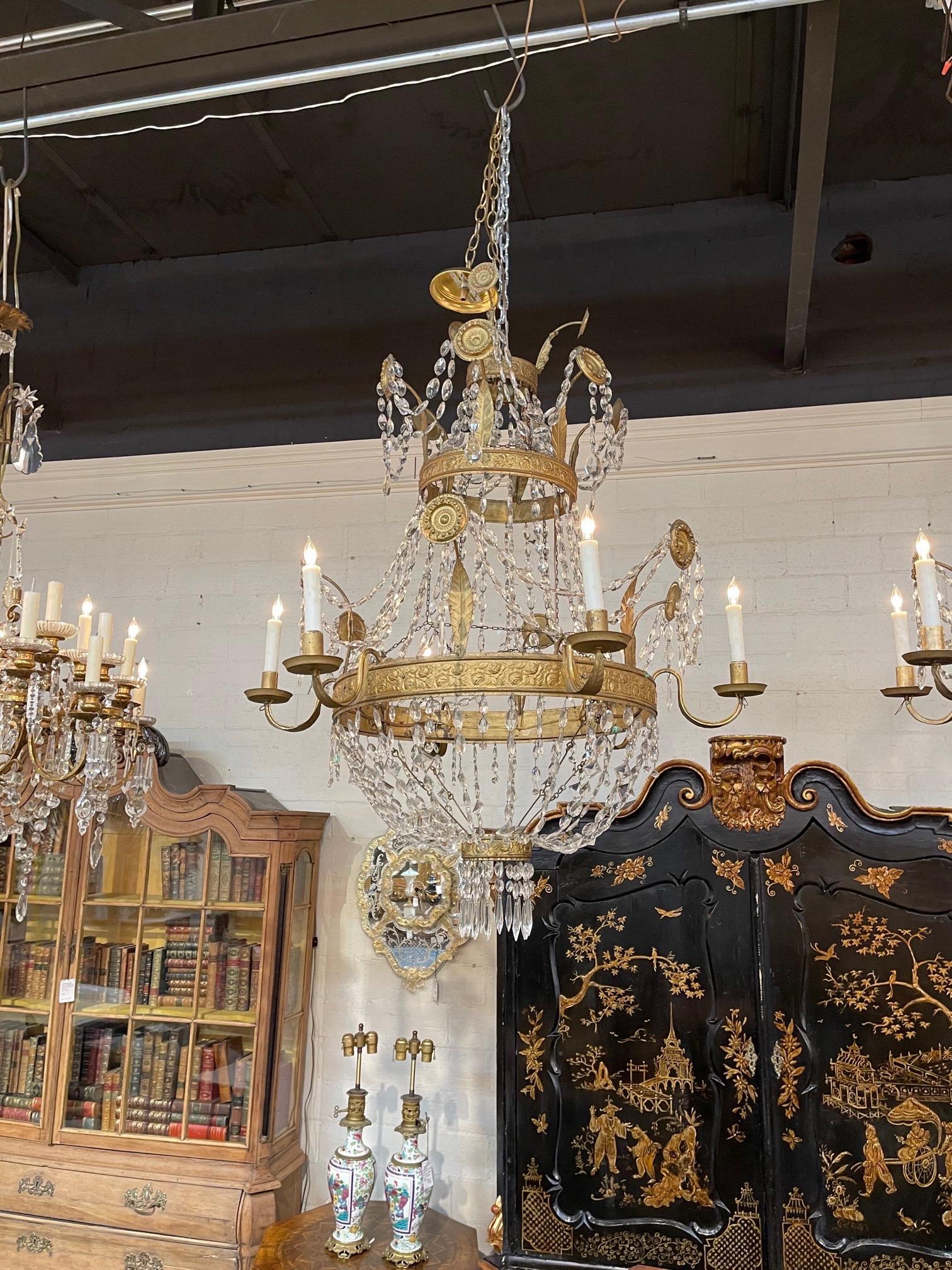 Lustre italien du XVIIIe siècle en métal doré et cristal en vente 1