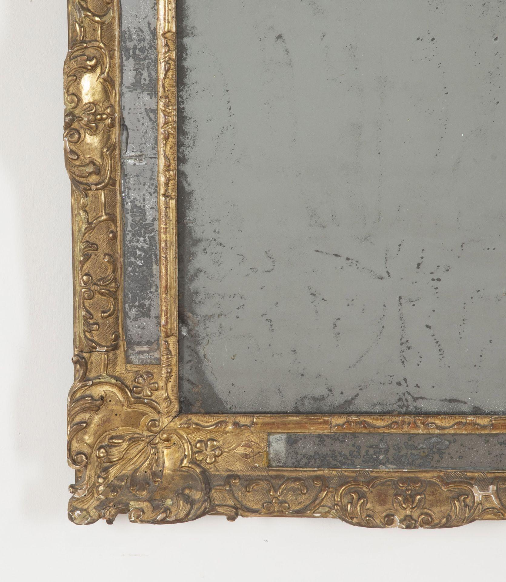 XVIIIe siècle Miroir italien doré du 18e siècle en vente