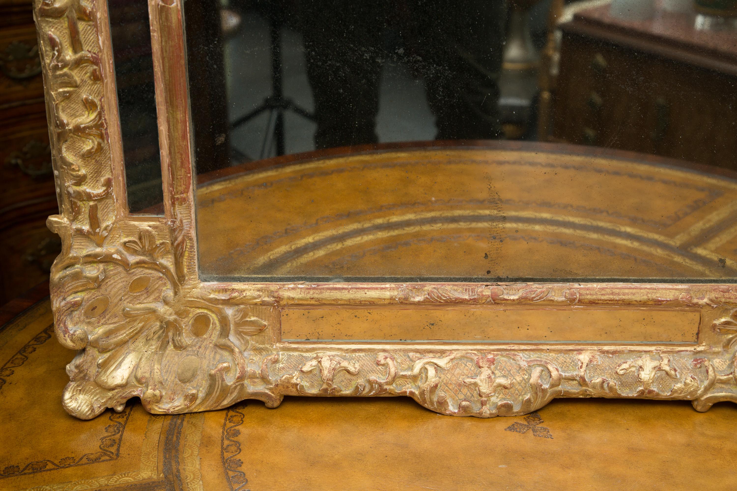 Hand-Carved 18th Century Italian Gilt Wall Mirror For Sale