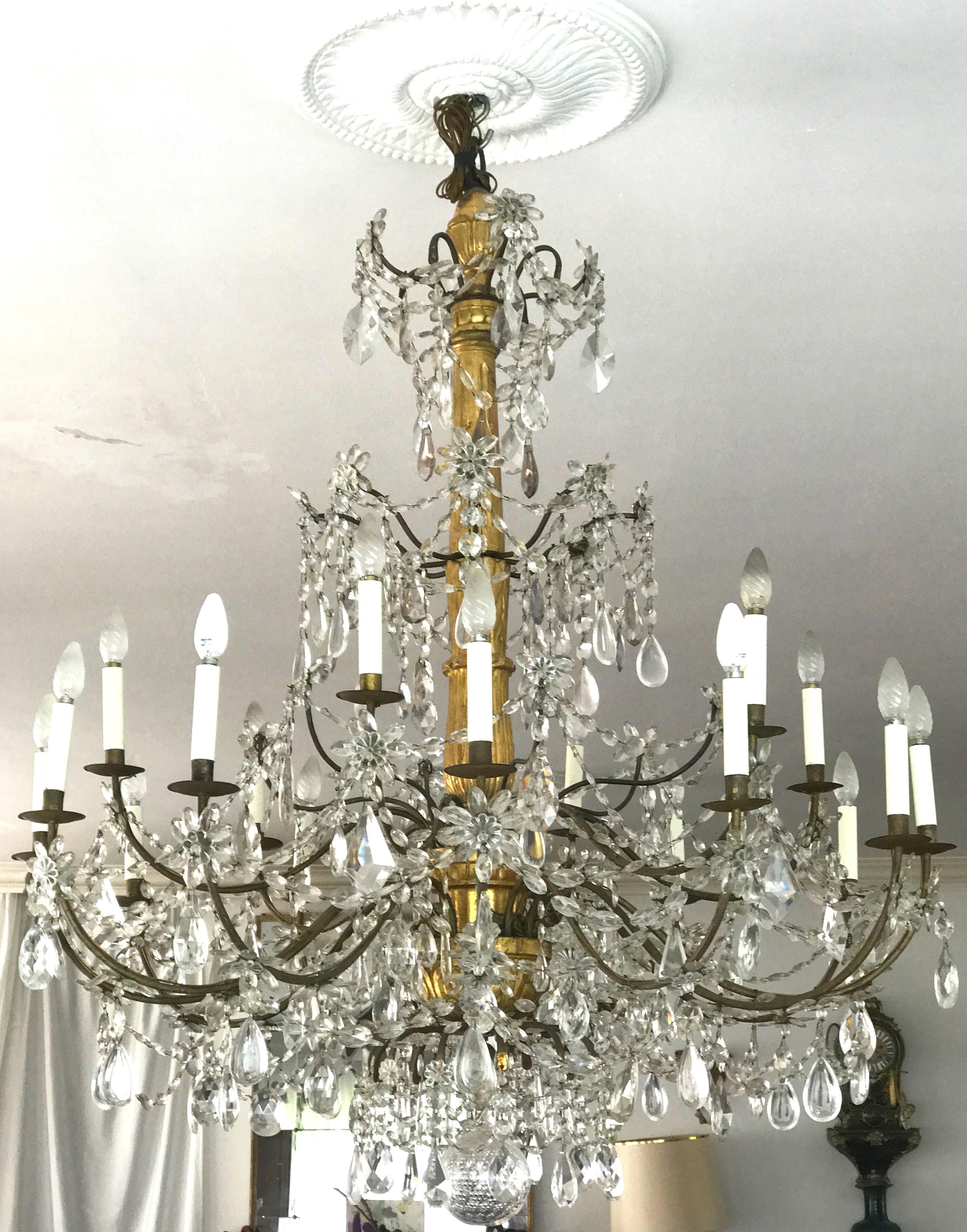 18th Century Italian Giltwood and Crystal Chandelier For Sale 5
