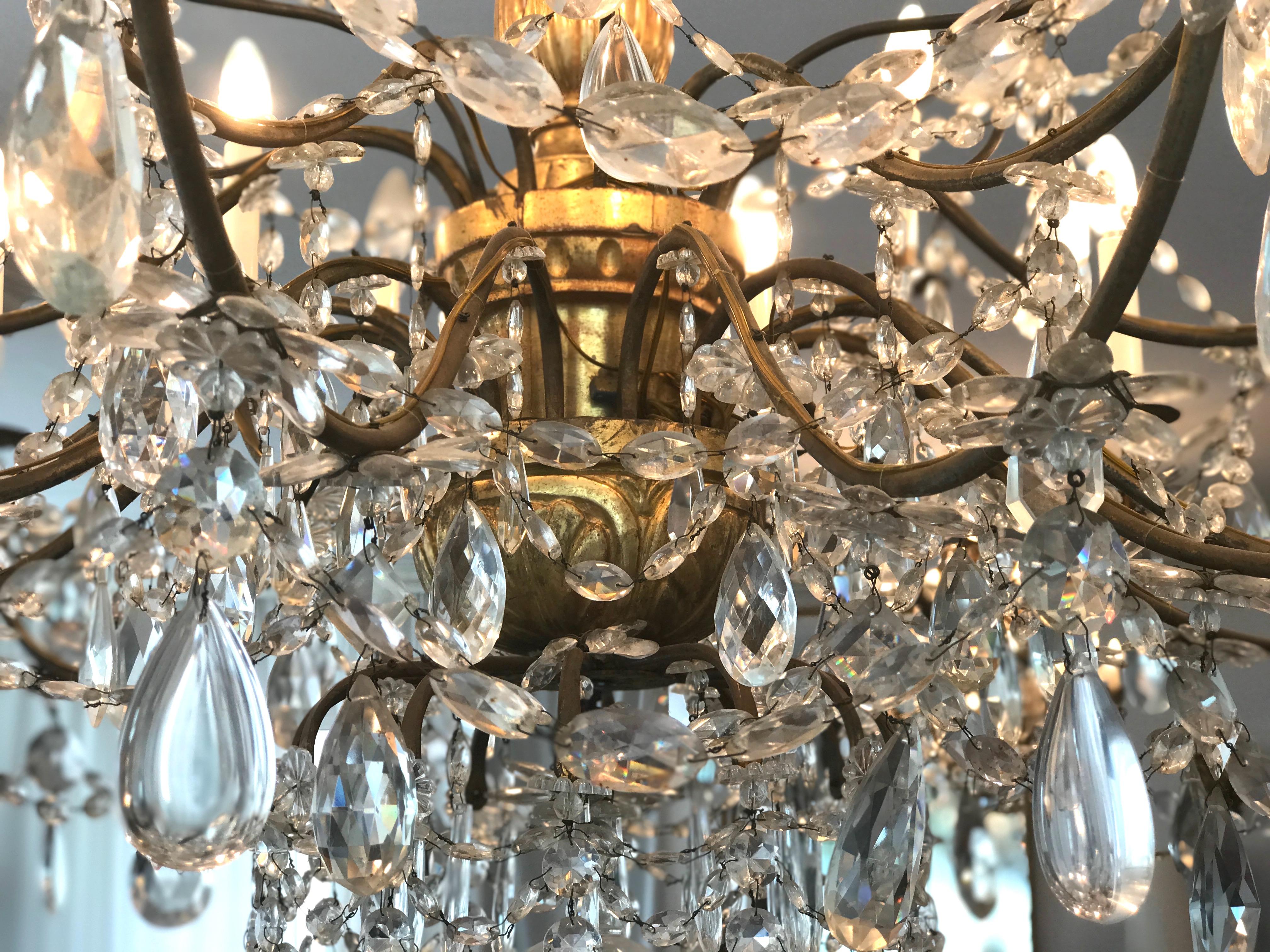 18th Century Italian Giltwood and Crystal Chandelier For Sale 3