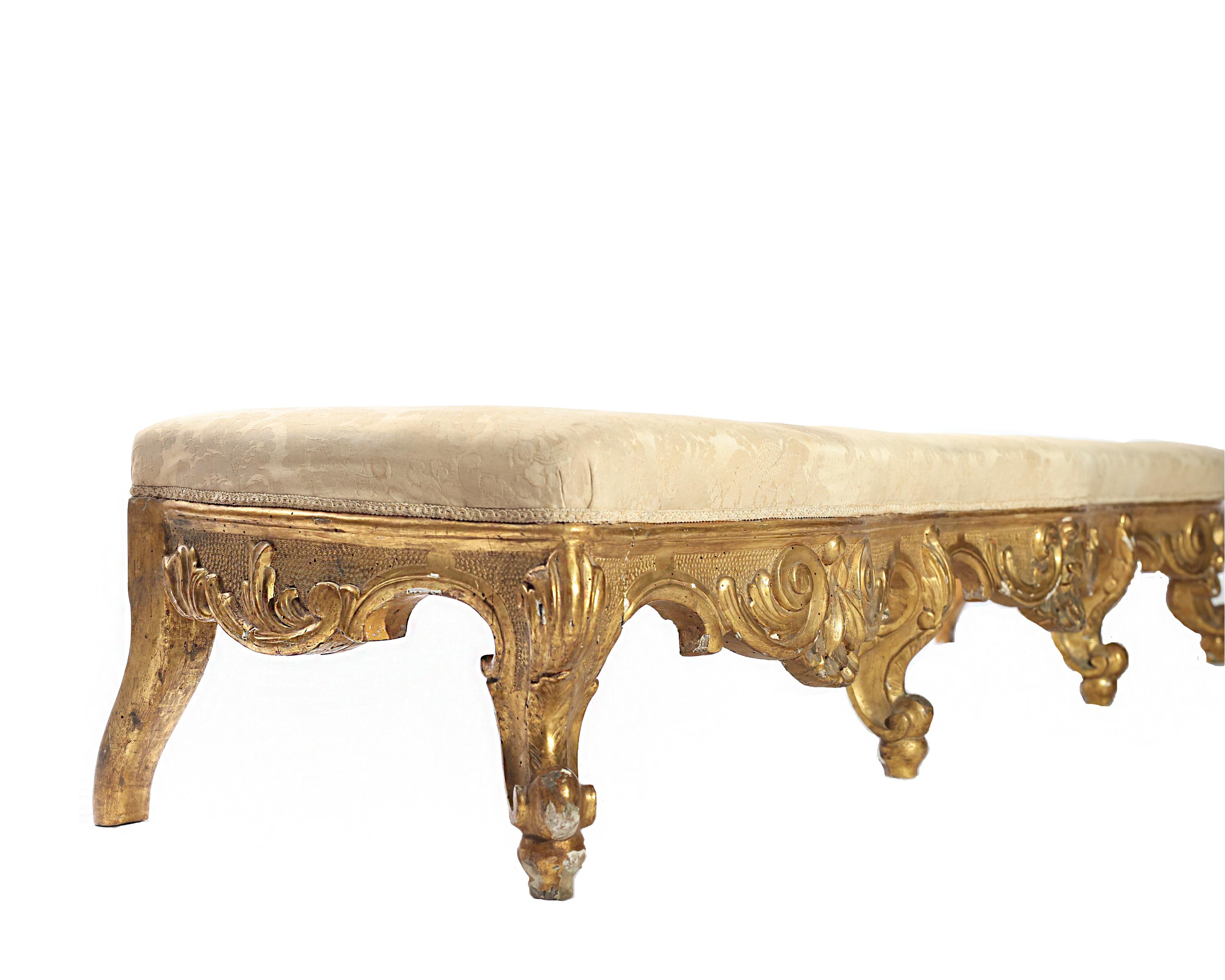 Baroque 18th Century Italian Giltwood Bench For Sale
