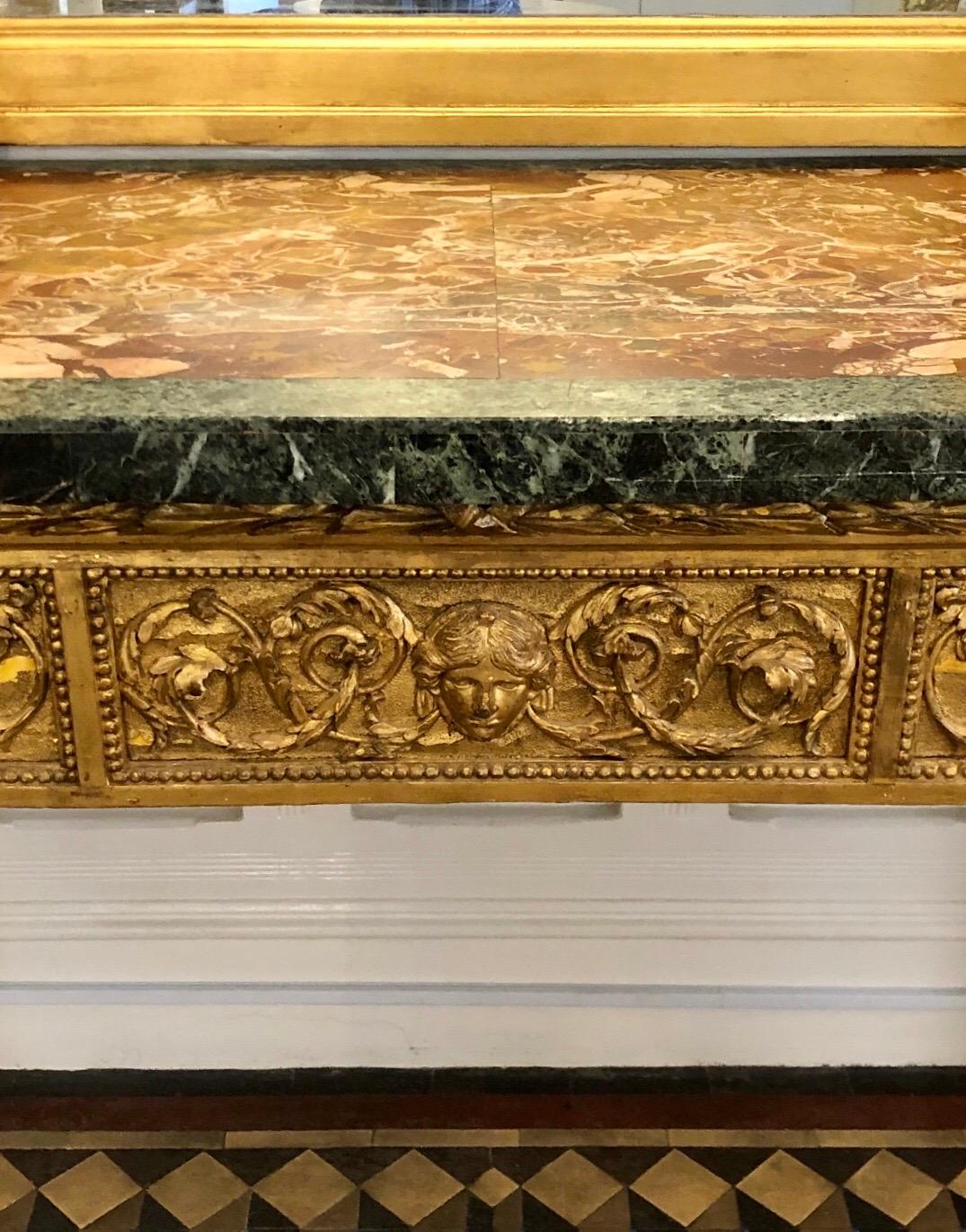 Konsolentisch aus italienischem vergoldetem Holz mit originaler Marmorplatte aus dem 18. Jahrhundert im Angebot 2