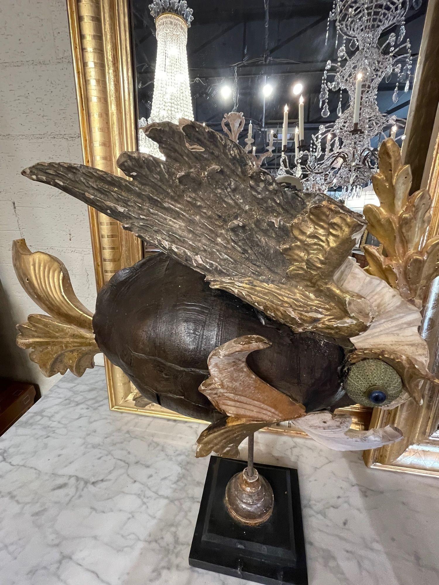 XVIIIe siècle et antérieur Sculpture de poisson italienne du 18ème siècle en bois doré en vente