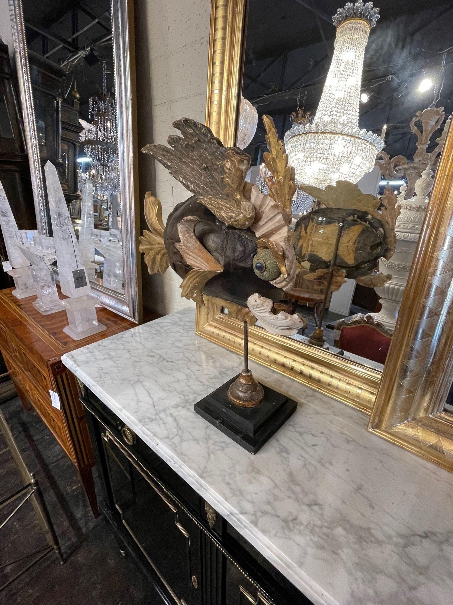 Escultura italiana de pez con elemento de madera dorada del siglo XVIII siglo XVIII y antes en venta