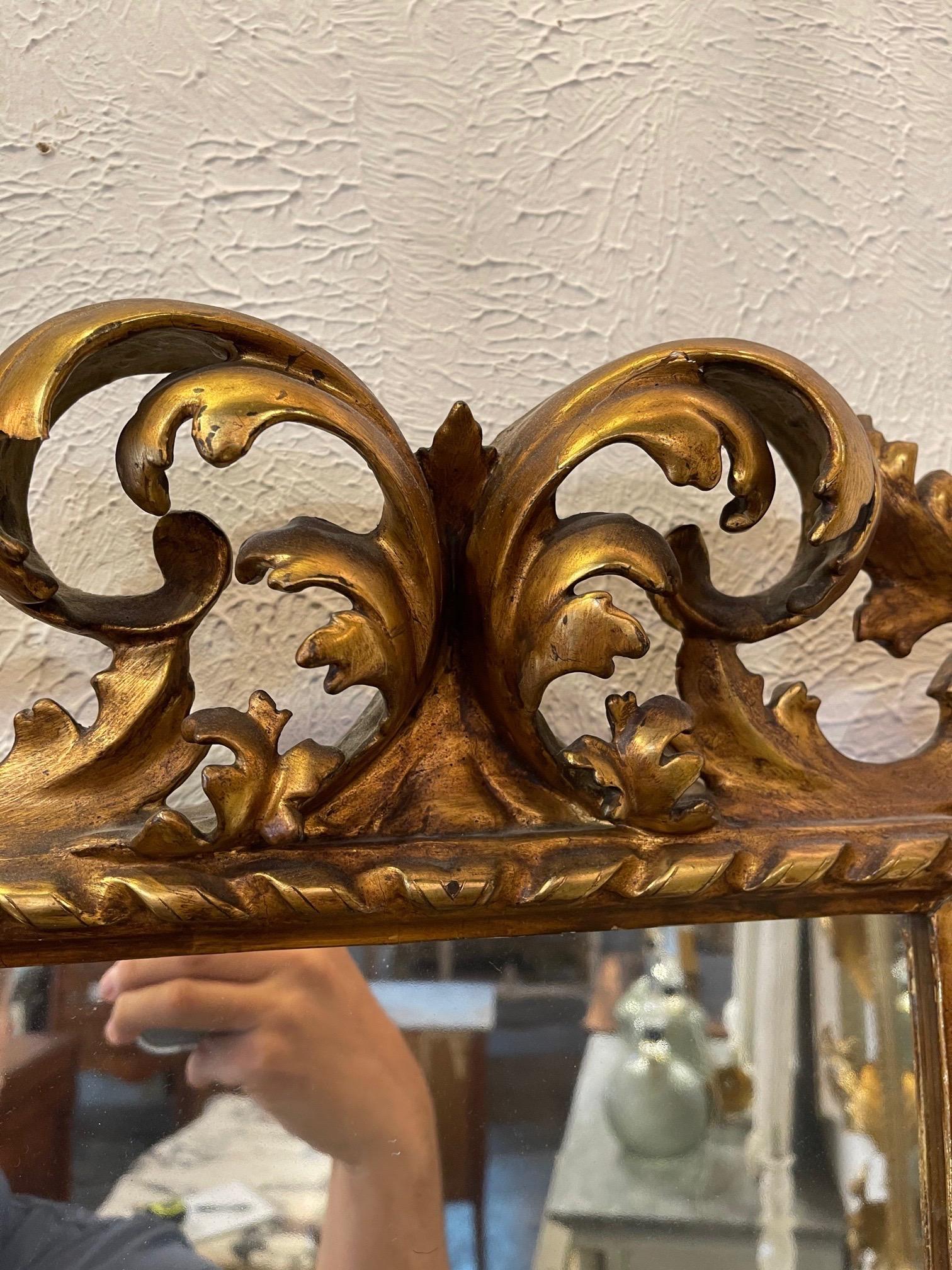 XVIIIe siècle et antérieur Miroir Florentine du XVIIIe siècle en bois doré italien