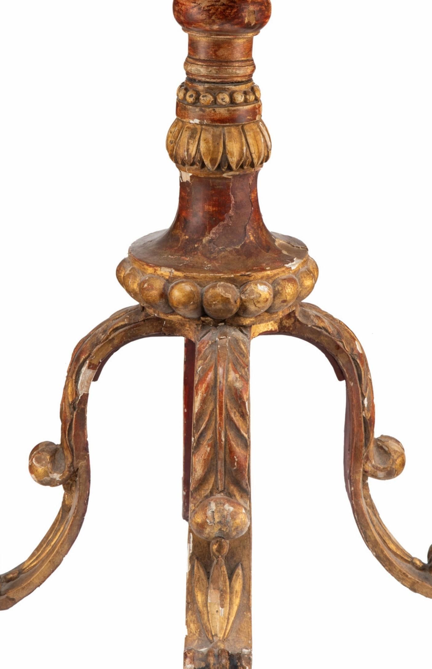 Italiano Tavolo Gueridon in legno dorato italiano del XVIII secolo in vendita