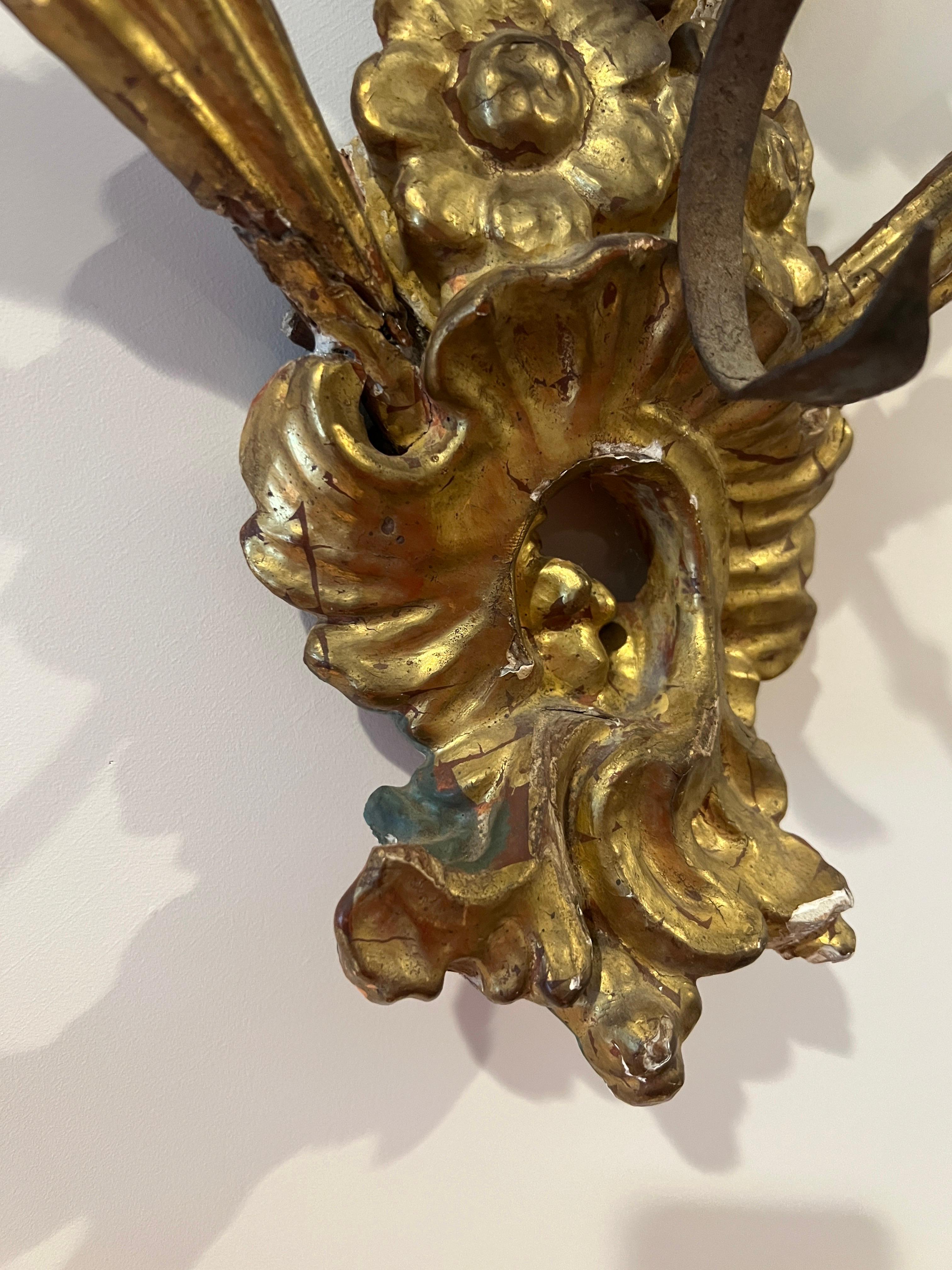 Baroque 18th Century Italian Giltwood & Iron Single Arm Wall Sconce  For Sale