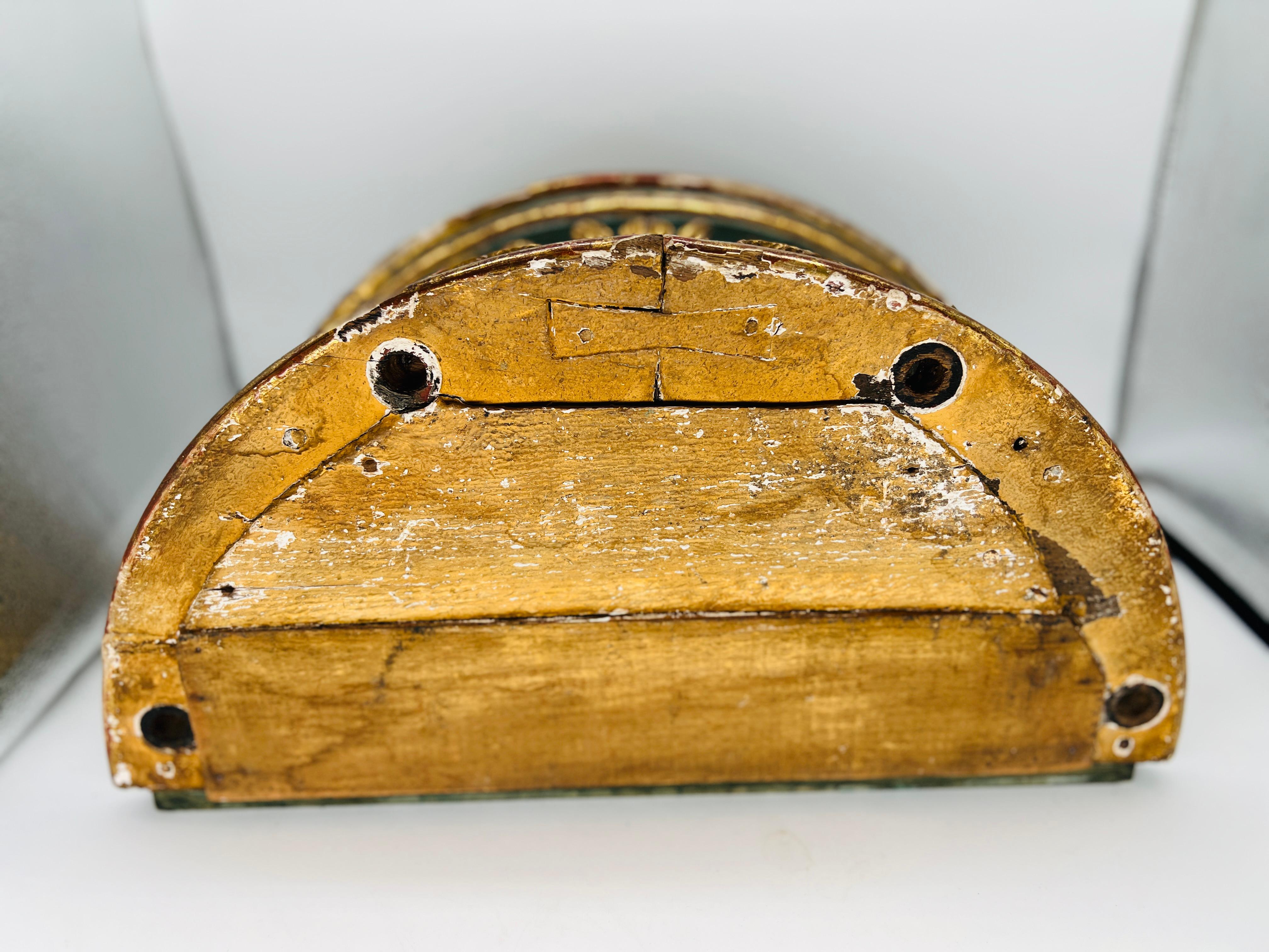 Fioriera italiana in legno dorato e dipinto del XVIII secolo - Retro a specchio in vendita 2