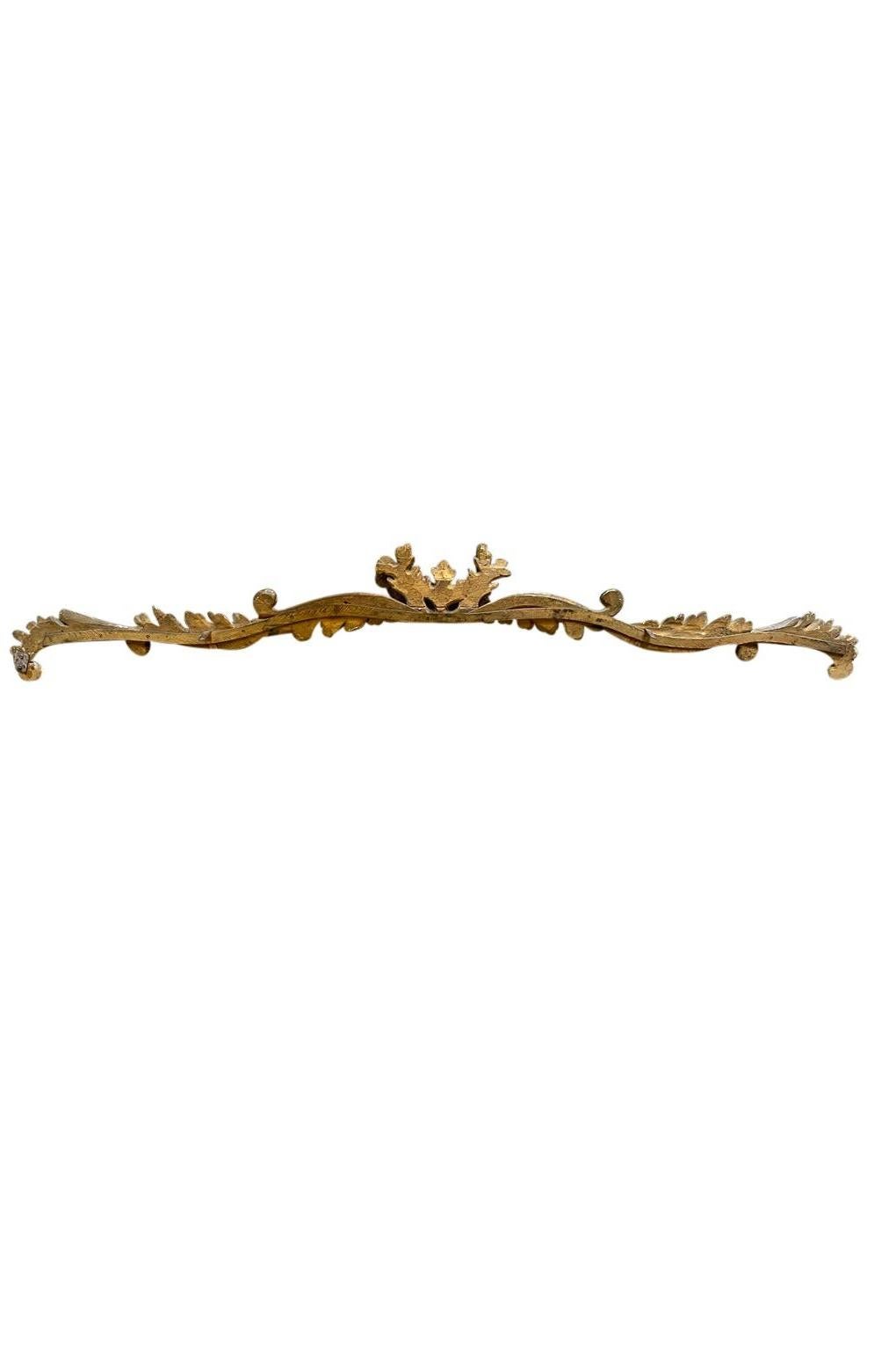 Italienischer Giltwood-Giebel aus dem 18. im Angebot 1