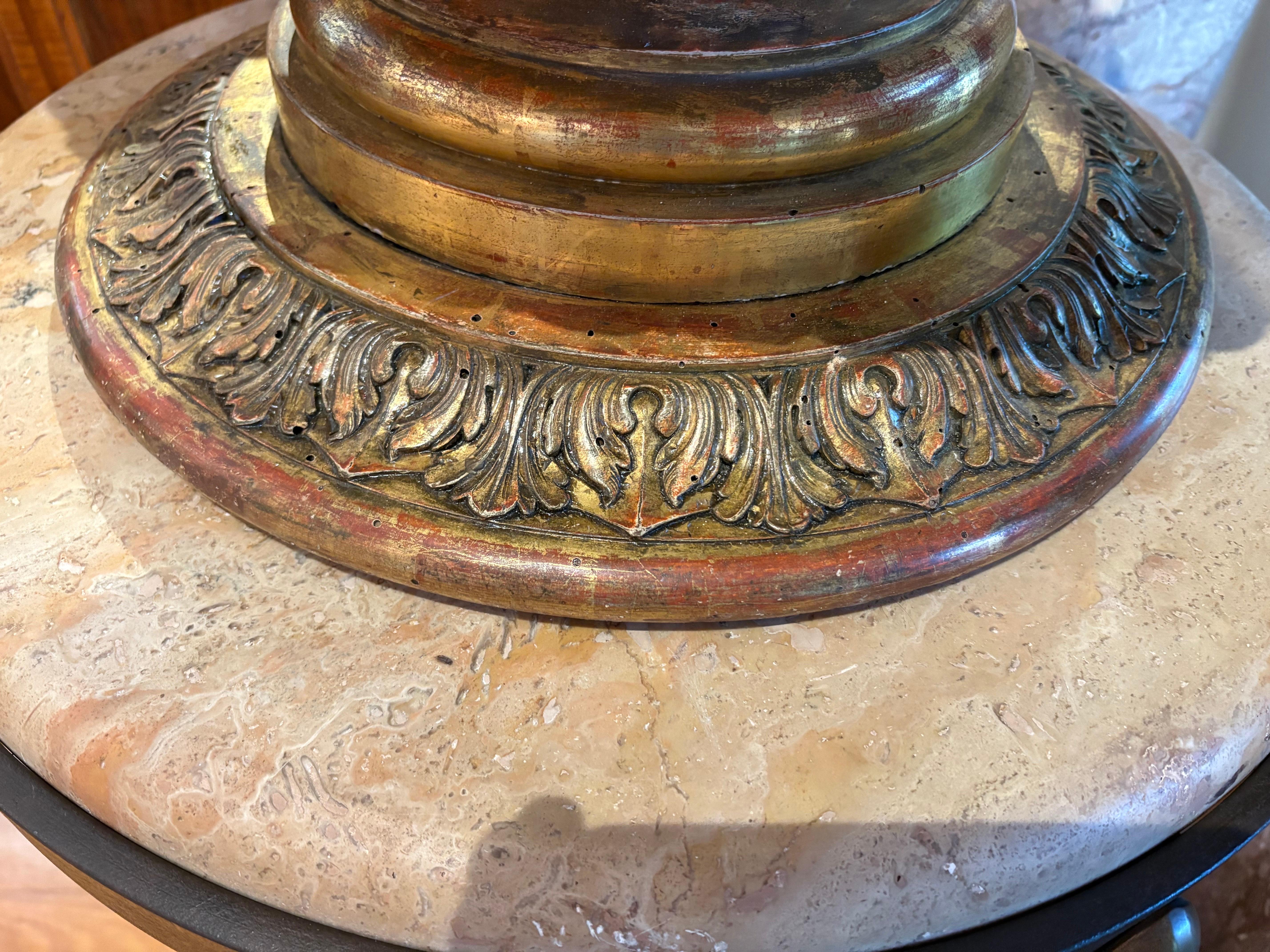 18th Century Italian Giltwood Urn in vendita 2