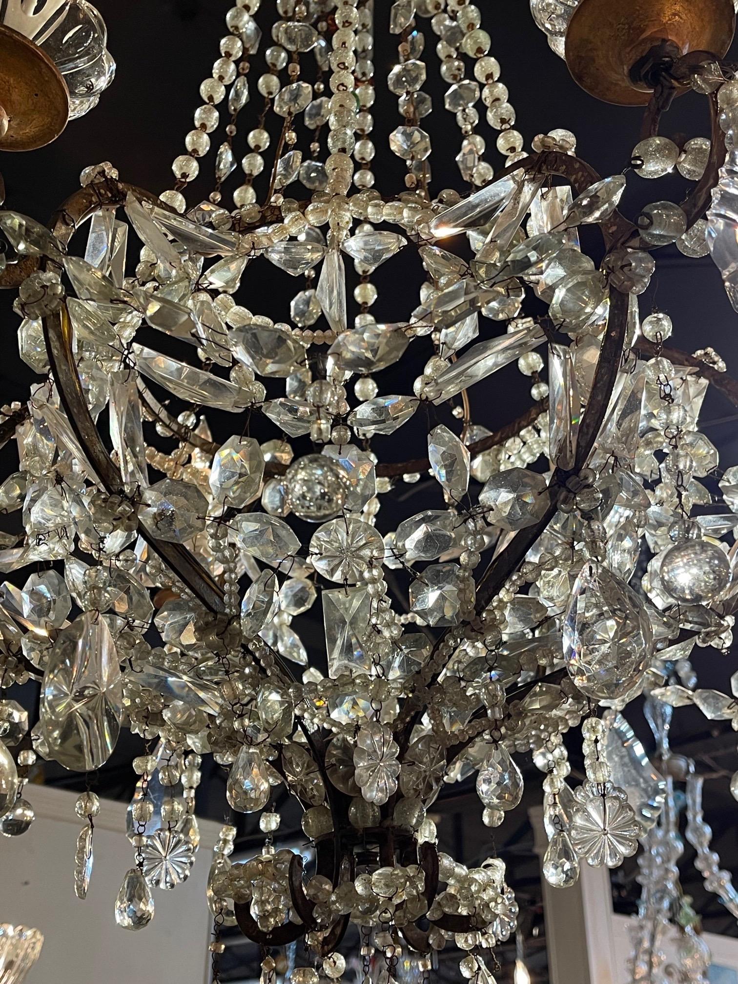 Lustre italien en forme de panier en verre et cristal du XVIIIe siècle Bon état - En vente à Dallas, TX