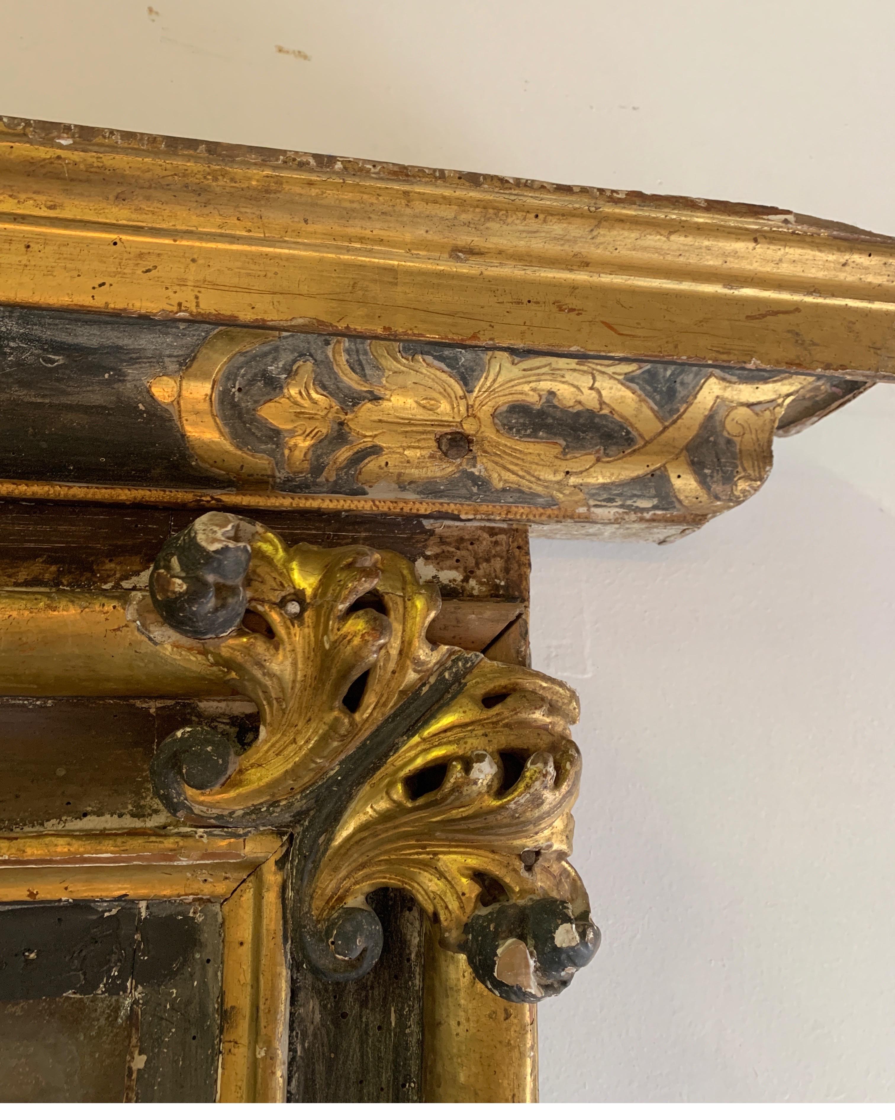 Italienischer vergoldeter Rahmen mit geteiltem Glasspiegel aus dem 18. Jahrhundert im Angebot 2