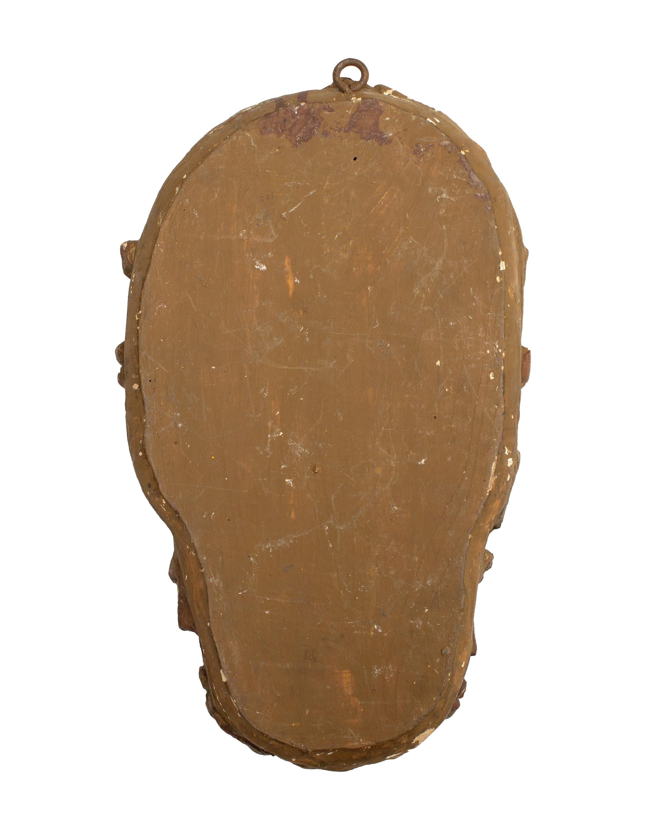 18th Century Italian Gold Leaf Distressed Mirror with Carved Figure of Christ In Good Condition For Sale In Dublin, Dalkey