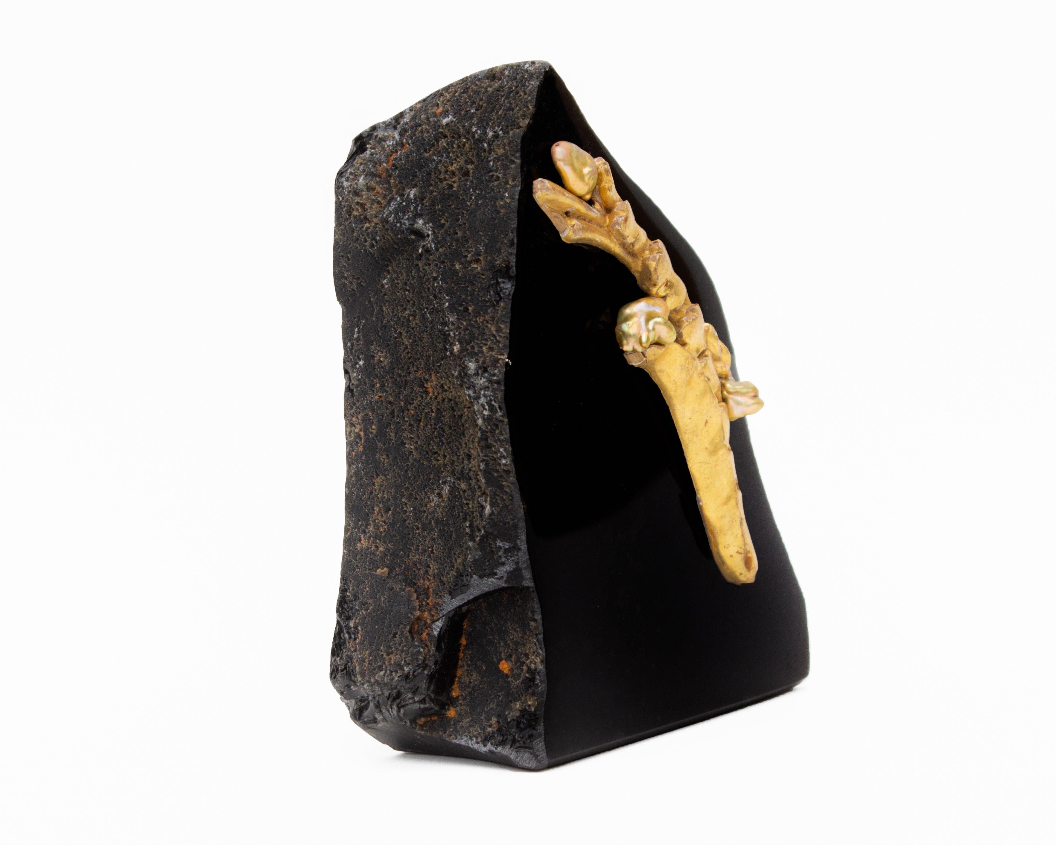 18th Century Italian Gold Leaf Fragment with Baroque Pearls on Obsidian Mineral In Excellent Condition In Dublin, Dalkey