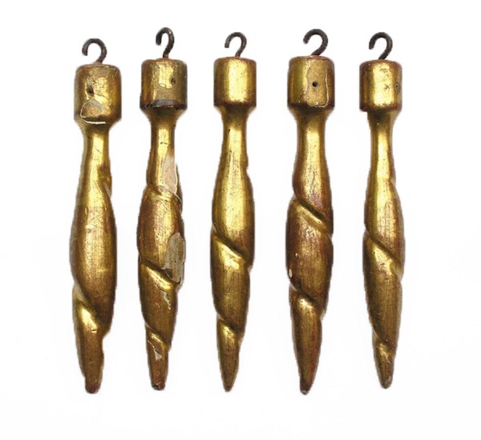 18th Century Italian Gold Leaf Rococo Tassel Ornaments (7 sets of 5) In Good Condition In Dublin, Dalkey