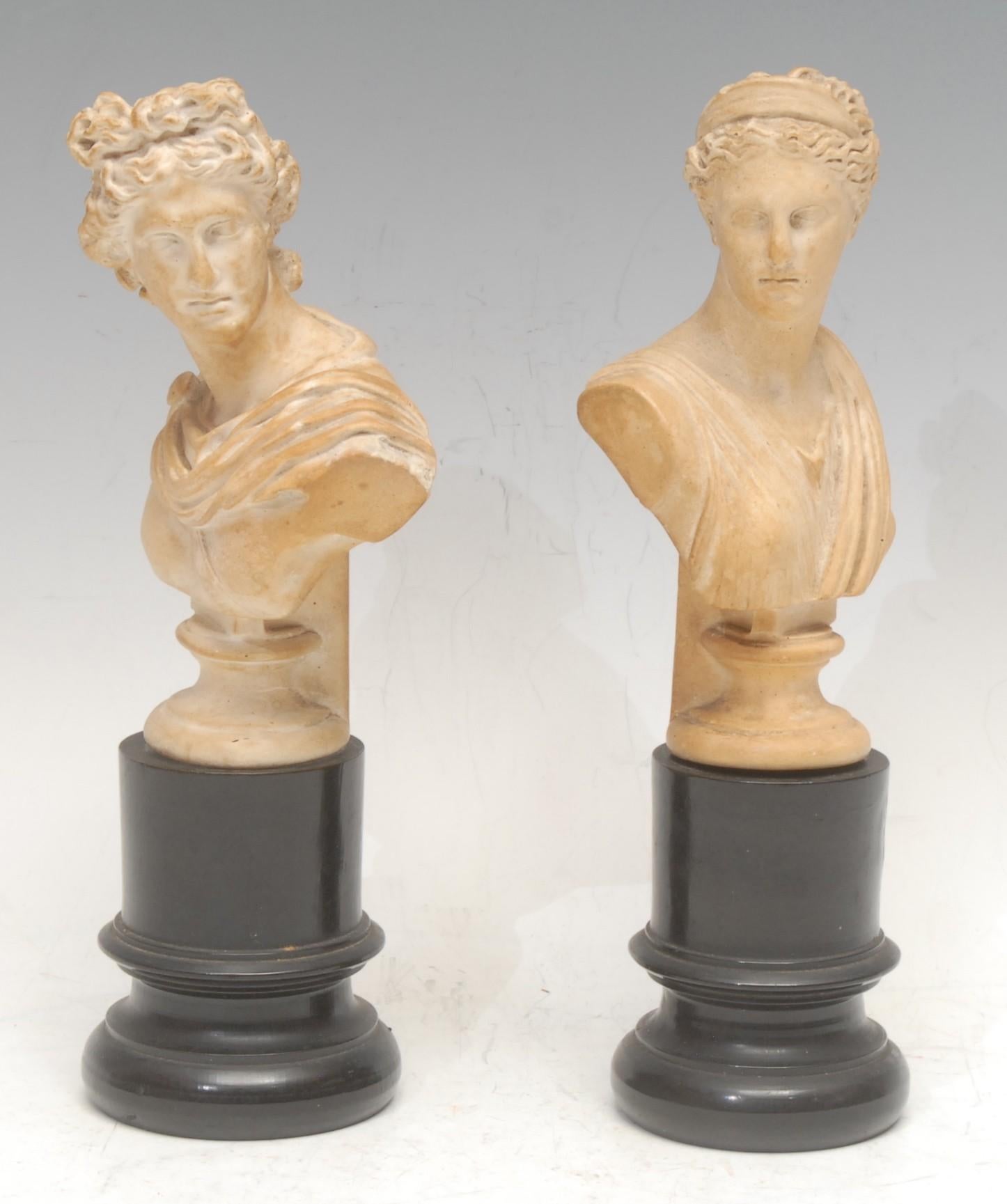 Elegante Pareja El Siglo XIX Italiano Gran Tour Clásico Dios Y Diosa Griegos Apolo Y Diana Bustos De Alabastro Decorativos Para Un Maravilloso Escritorio De Biblioteca

Representando a Apolo Belvedere y Diana Cazadora Montados Sobre Bases Circulares
