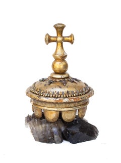 18th Century Italian Hand-Carved and Gilded Crown with Baroque Pearls