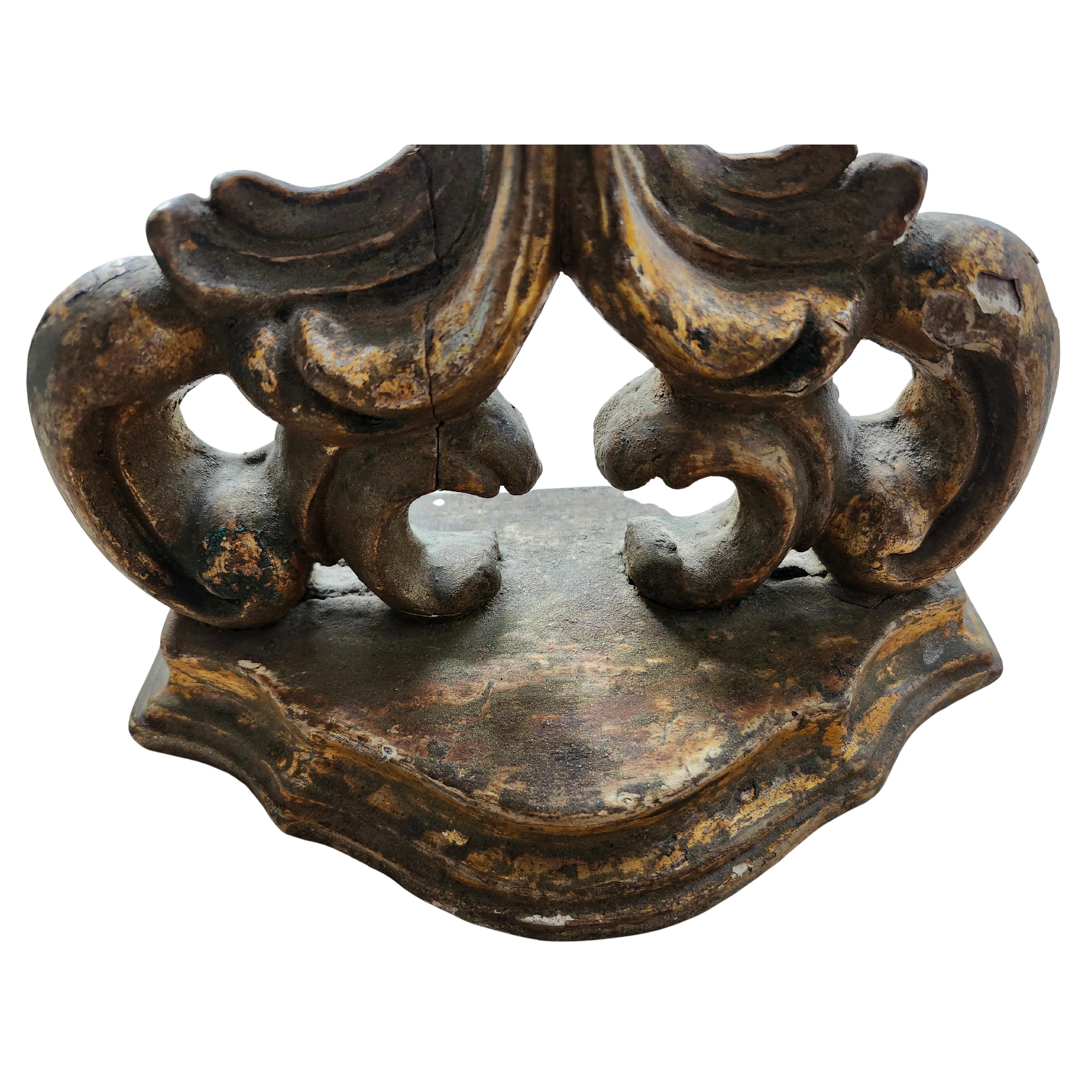 Italienisches handgeschnitztes barockes Reliquienschrein aus Giltwood aus dem 18. (Barock) im Angebot