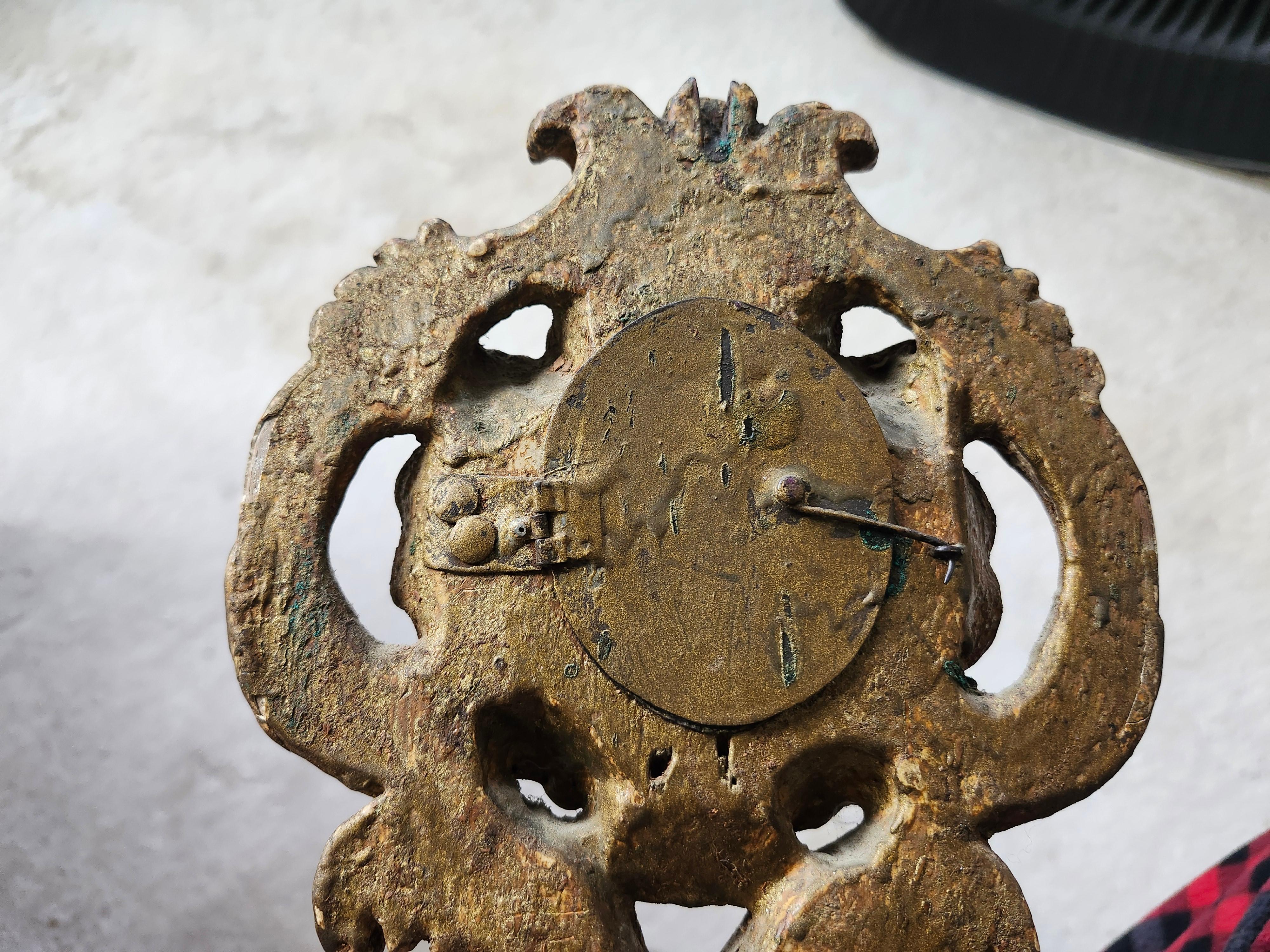 Italienisches handgeschnitztes barockes Reliquienschrein aus Giltwood aus dem 18. (Glas) im Angebot