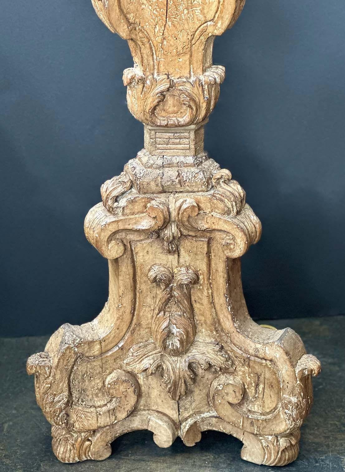 18th Century and Earlier 18th Century Italian Hand-Carved Floor Lamp For Sale