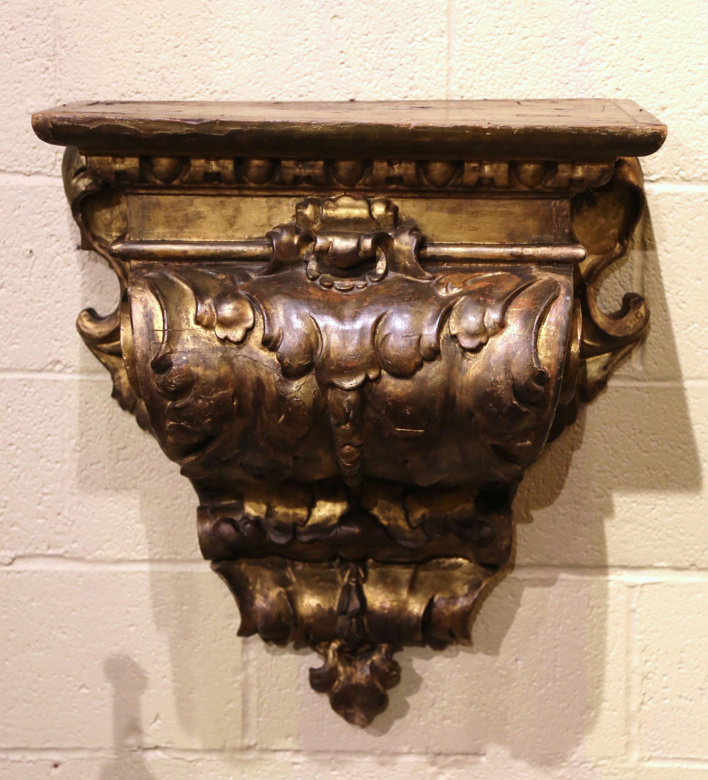 18th Century Italian Hand Carved Giltwood Display Wall Bracket Console In Excellent Condition For Sale In Dallas, TX