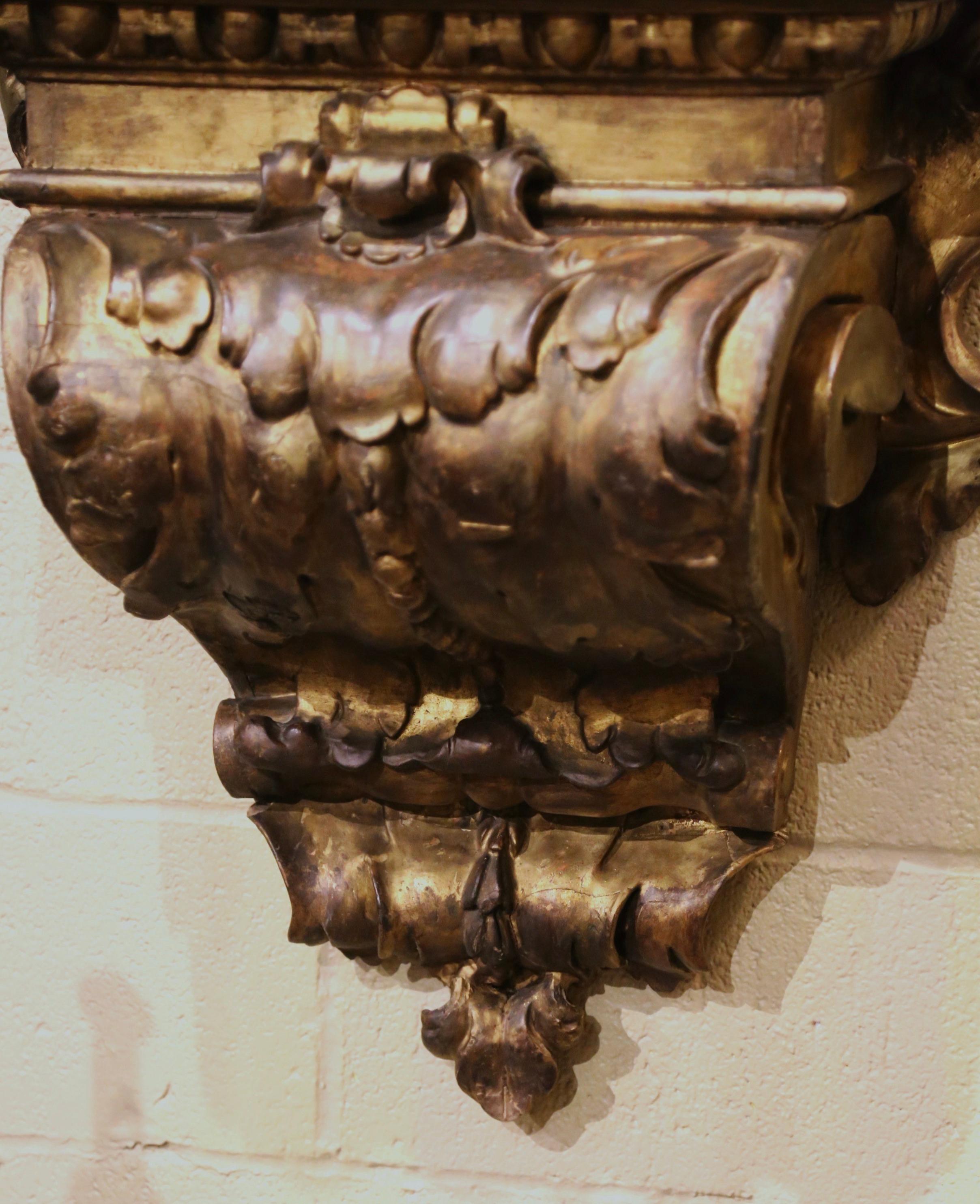 18th Century Italian Hand Carved Giltwood Display Wall Bracket Console For Sale 1