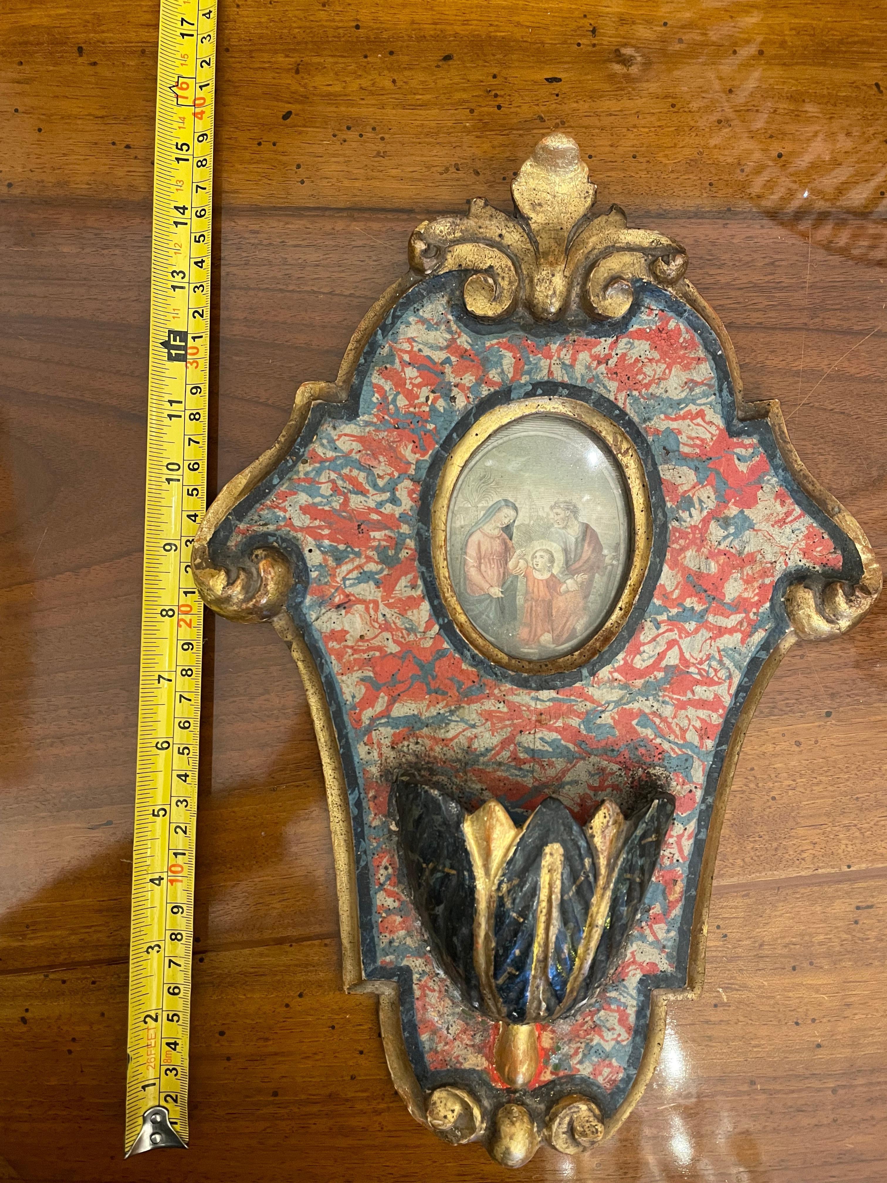 Font pour bénitier polychrome italien du 18ème siècle sculpté à la main représentant la Sainte eau en vente 9