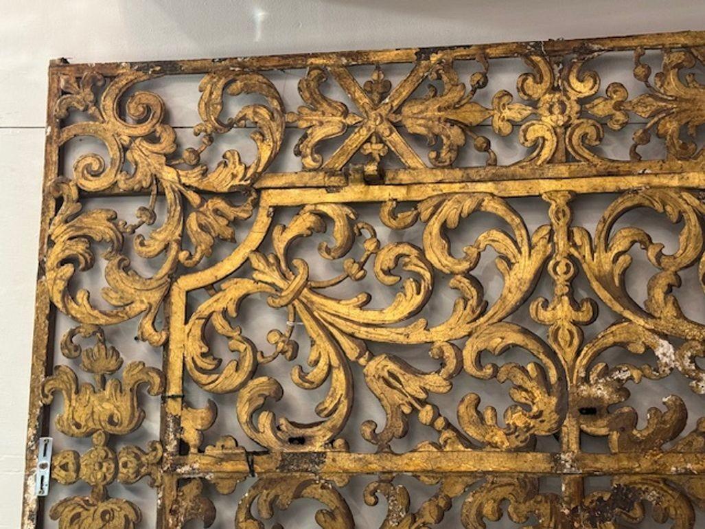 18th Century Italian Heavy Gilted Iron Gate Italiano en venta