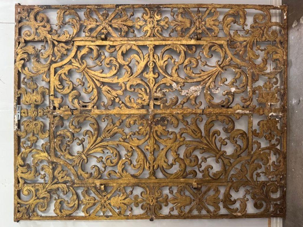 18th Century Italian Heavy Gilted Iron Gate siglo XVIII y antes en venta
