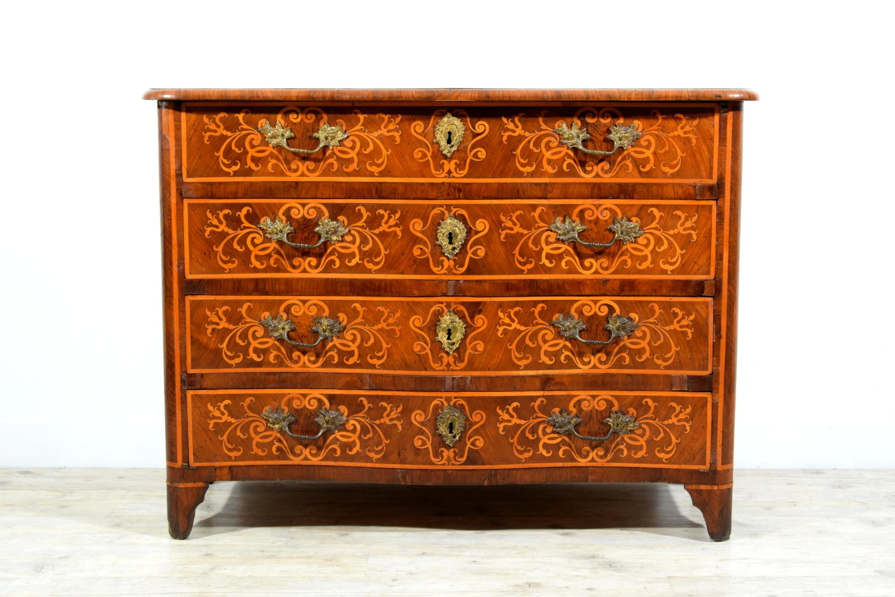 Inlaid and Veneered Chest ofDrawers, Piedmont, Mid-18th Century 

This elegant chest of drawers was made in Piedmont inthe second half of the 18th century. Veneered in walnut wood, it is decoratedwith wooden inlays on all its sides, featuring