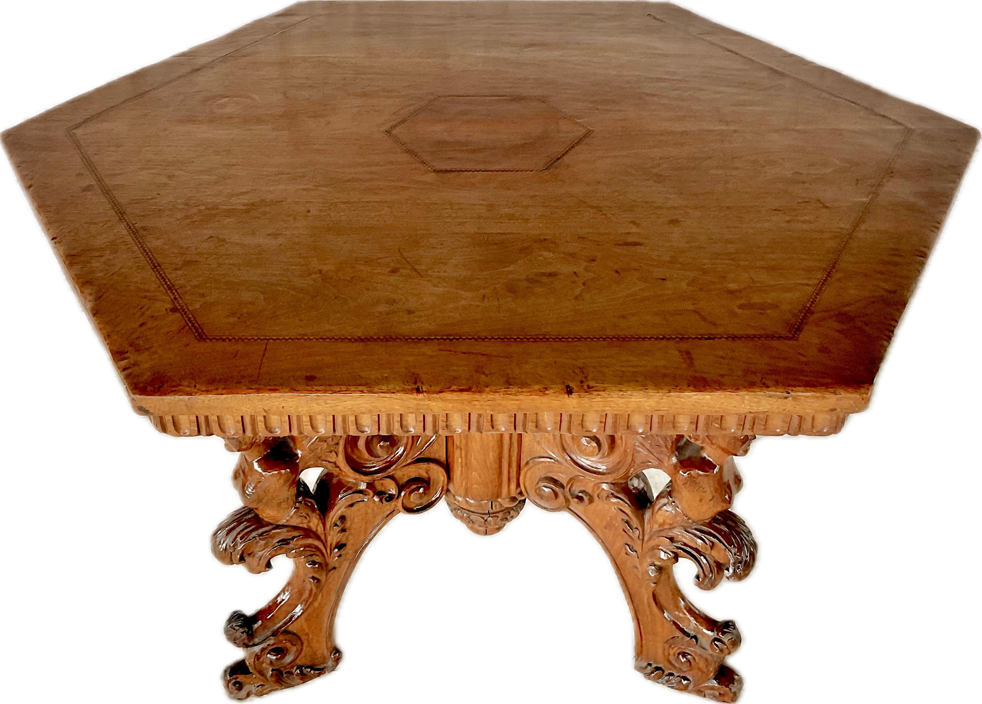 Italienischer Mitteltisch aus Nussbaum mit Intarsien aus dem 18. im Angebot 2