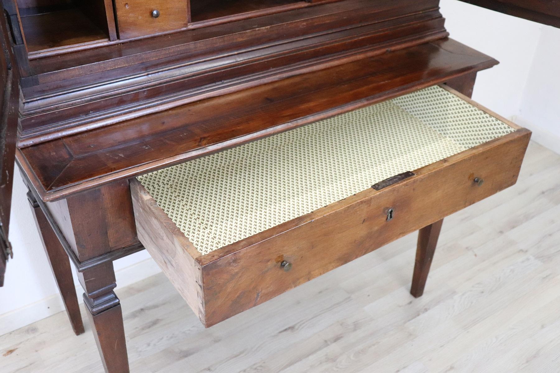 18th Century Italian Inlaid Walnut Secretaire For Sale 3