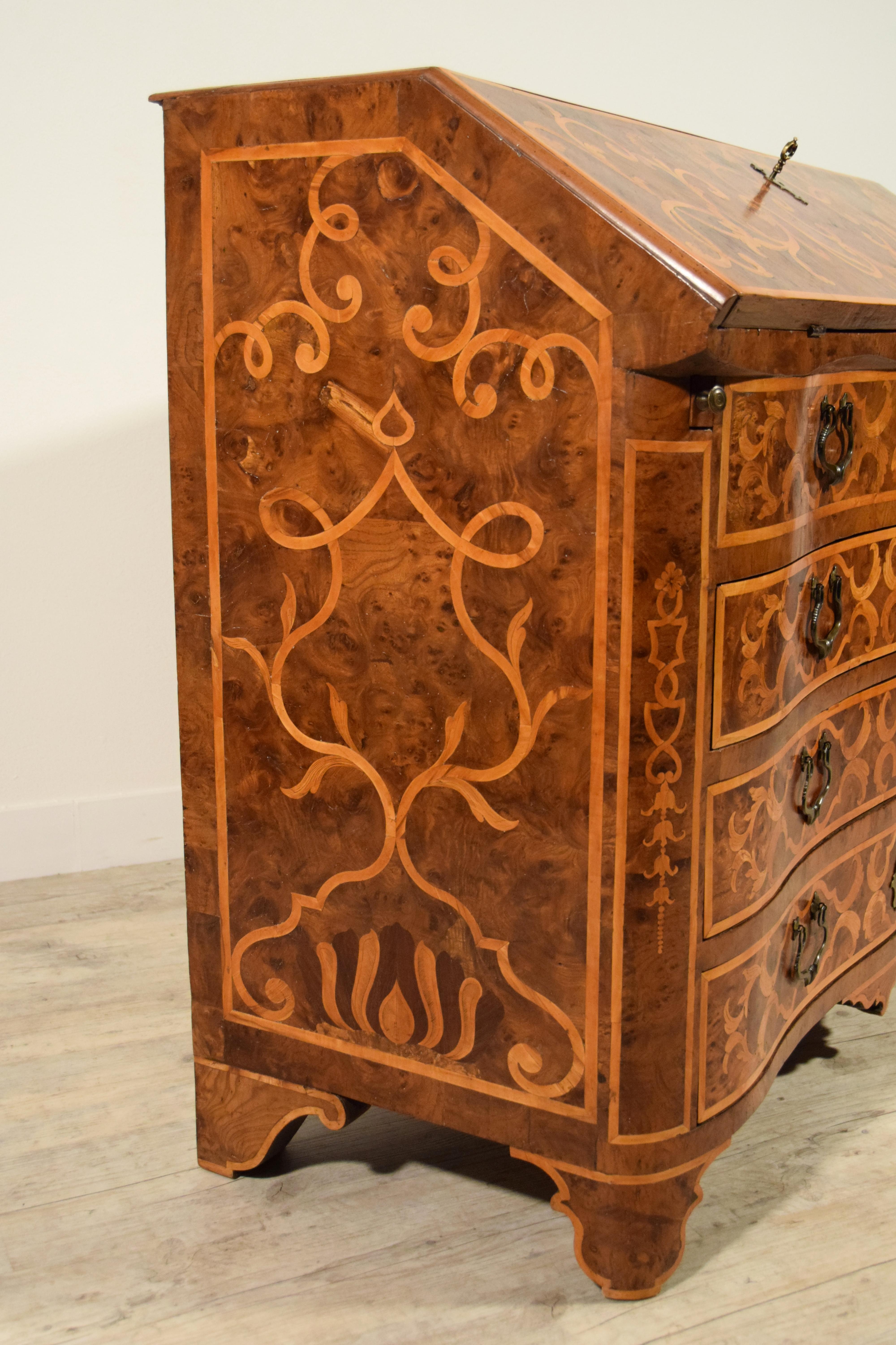 18th Century, Italian Inlaid Wood Chest of Drawers with Secretaire For Sale 2
