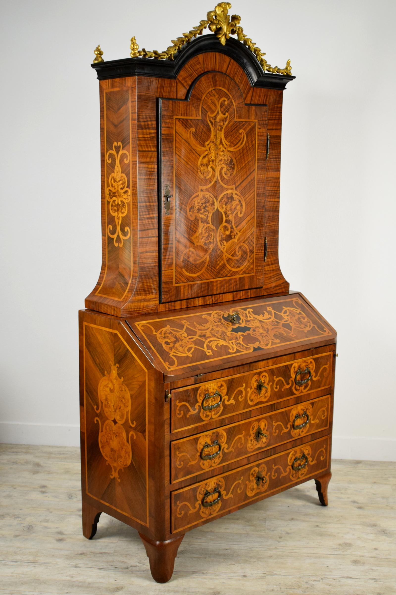 18th century Italian Inlaid wood trumeau 

This small and elegant trumeau, made in Piedmont (north of Italy) in the 18th century, is completely paved with walnut wood and inlaid with boxwood. The inlays that decorate the furniture, creating very