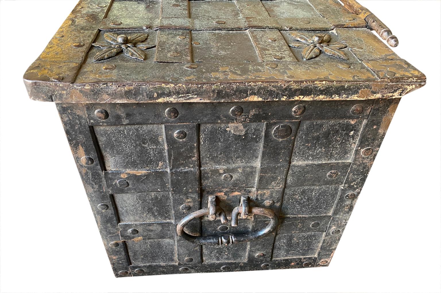 18th Century Italian Iron Safe - Coffre Forte 10