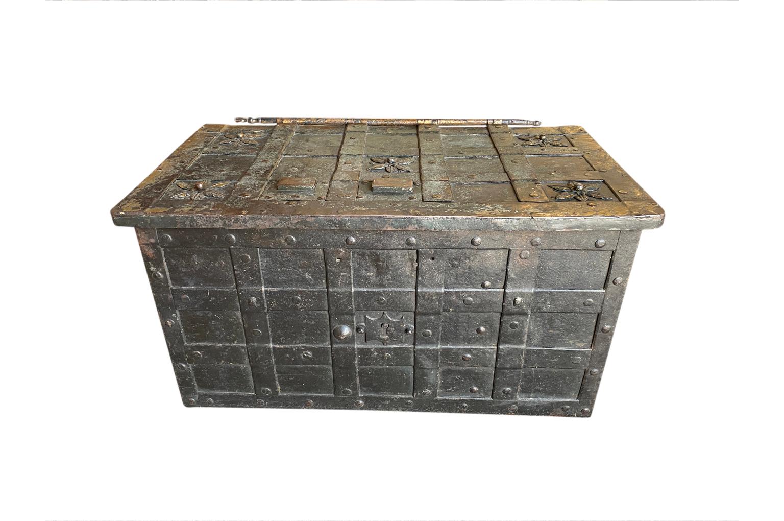 18th Century Italian Iron Safe - Coffre Forte In Good Condition In Round Top, TX